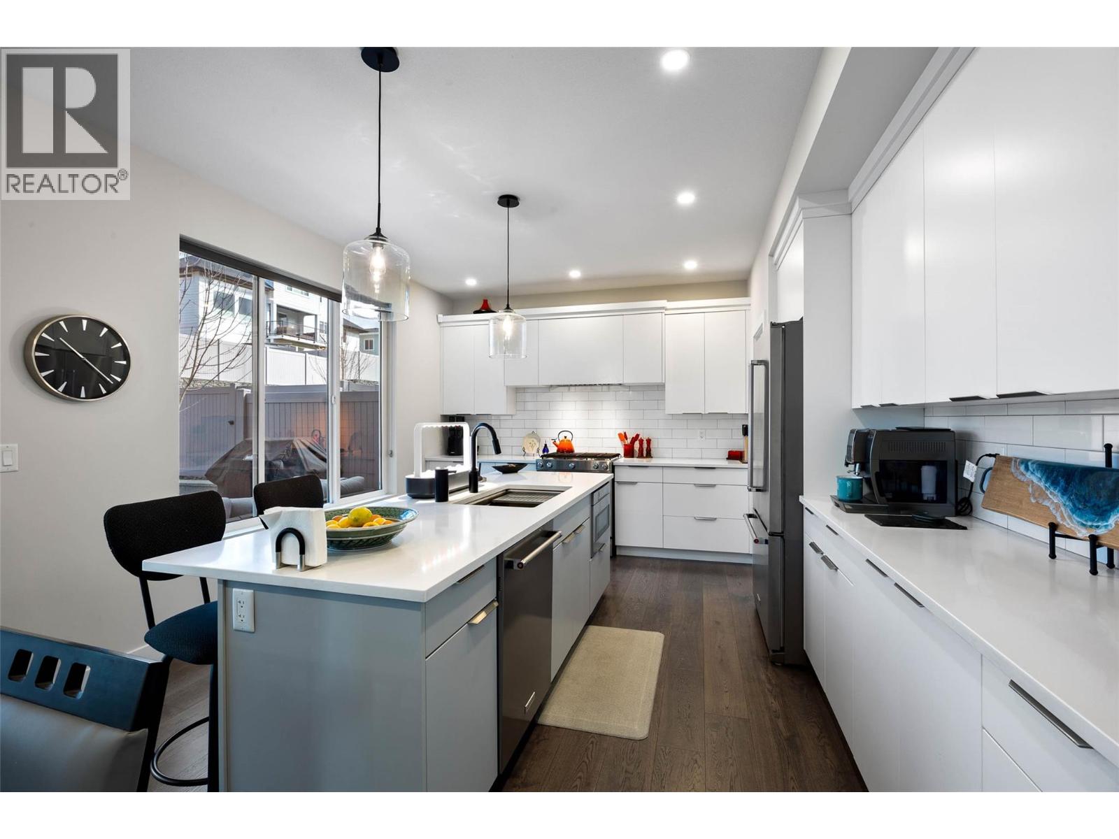 1886 Qu'appelle Boulevard, Kamloops, British Columbia  V2E 0C7 - Photo 9 - 10383652