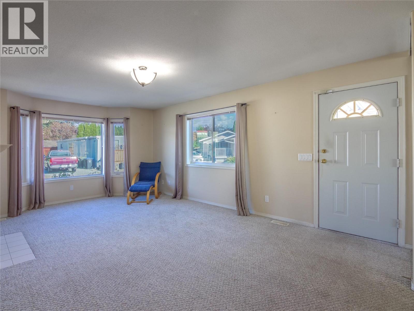 670 Mccurdy Road Unit# 4, Kelowna, British Columbia  V1X 2P5 - Photo 2 - 10383896