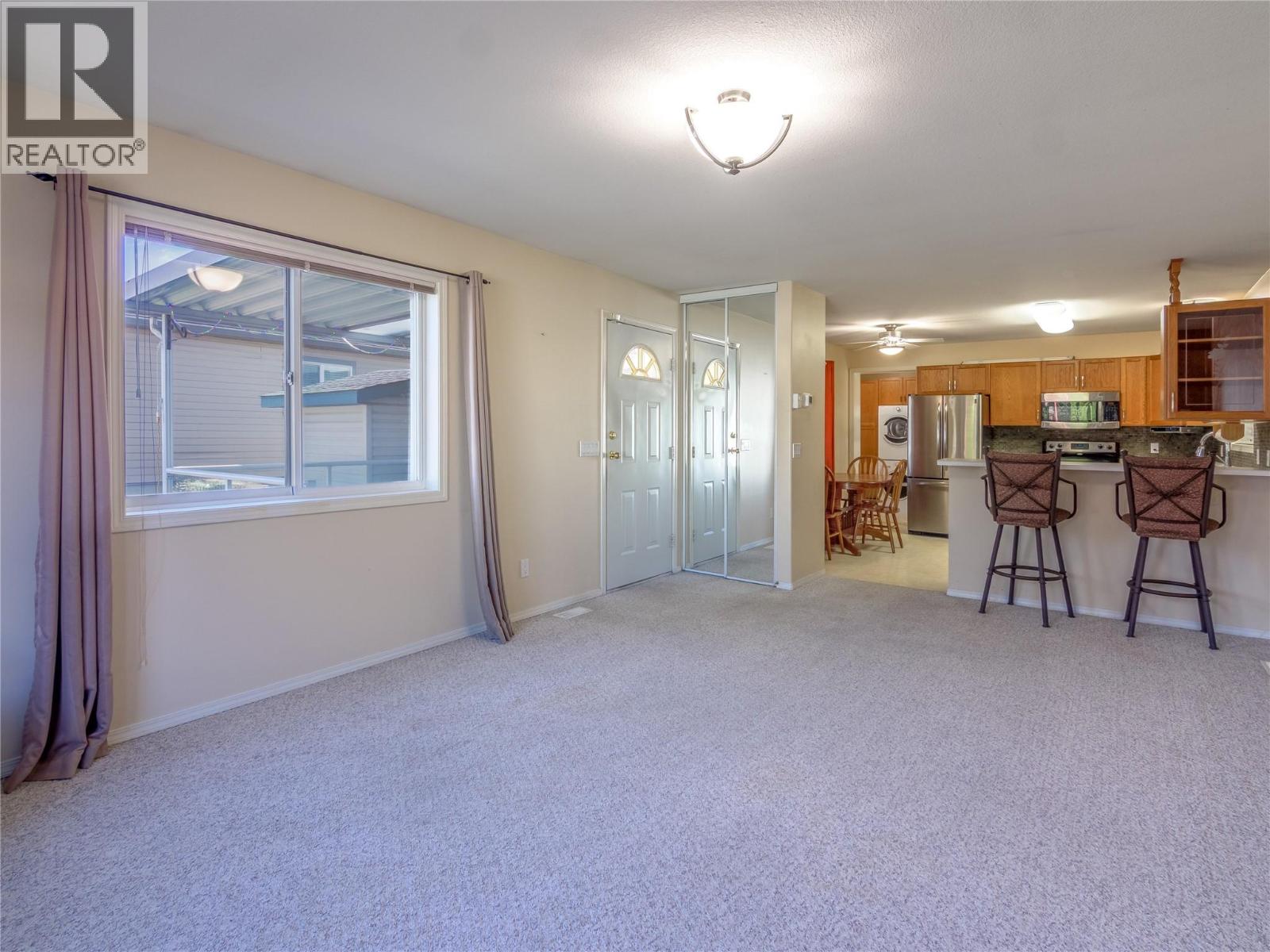 670 Mccurdy Road Unit# 4, Kelowna, British Columbia  V1X 2P5 - Photo 3 - 10383896