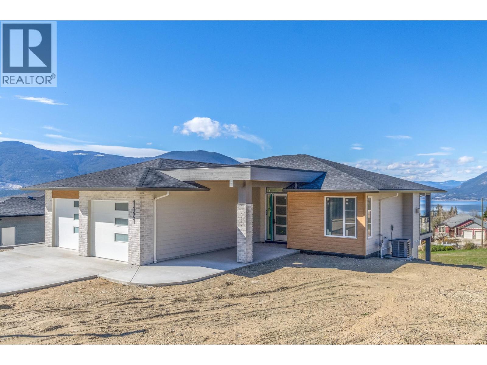 1121 16 Avenue Se, Salmon Arm, British Columbia  V1E 2R5 - Photo 1 - 10383846