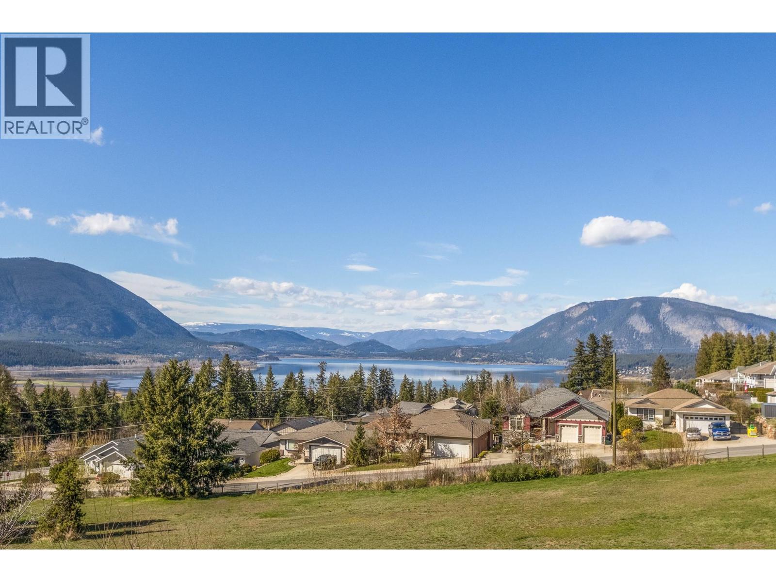 1121 16 Avenue Se, Salmon Arm, British Columbia  V1E 2R5 - Photo 2 - 10383846
