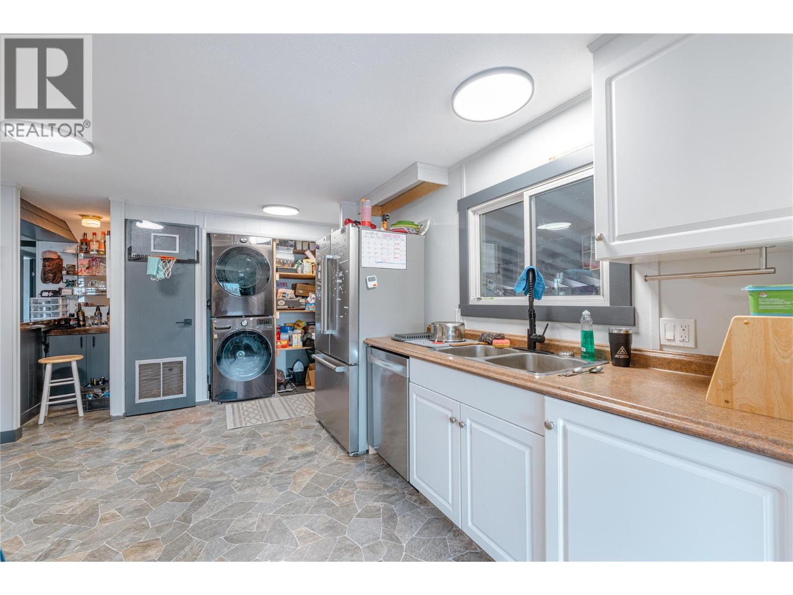 1657 Illinisky Road, Revelstoke, British Columbia  V0E 3K0 - Photo 12 - 10382619