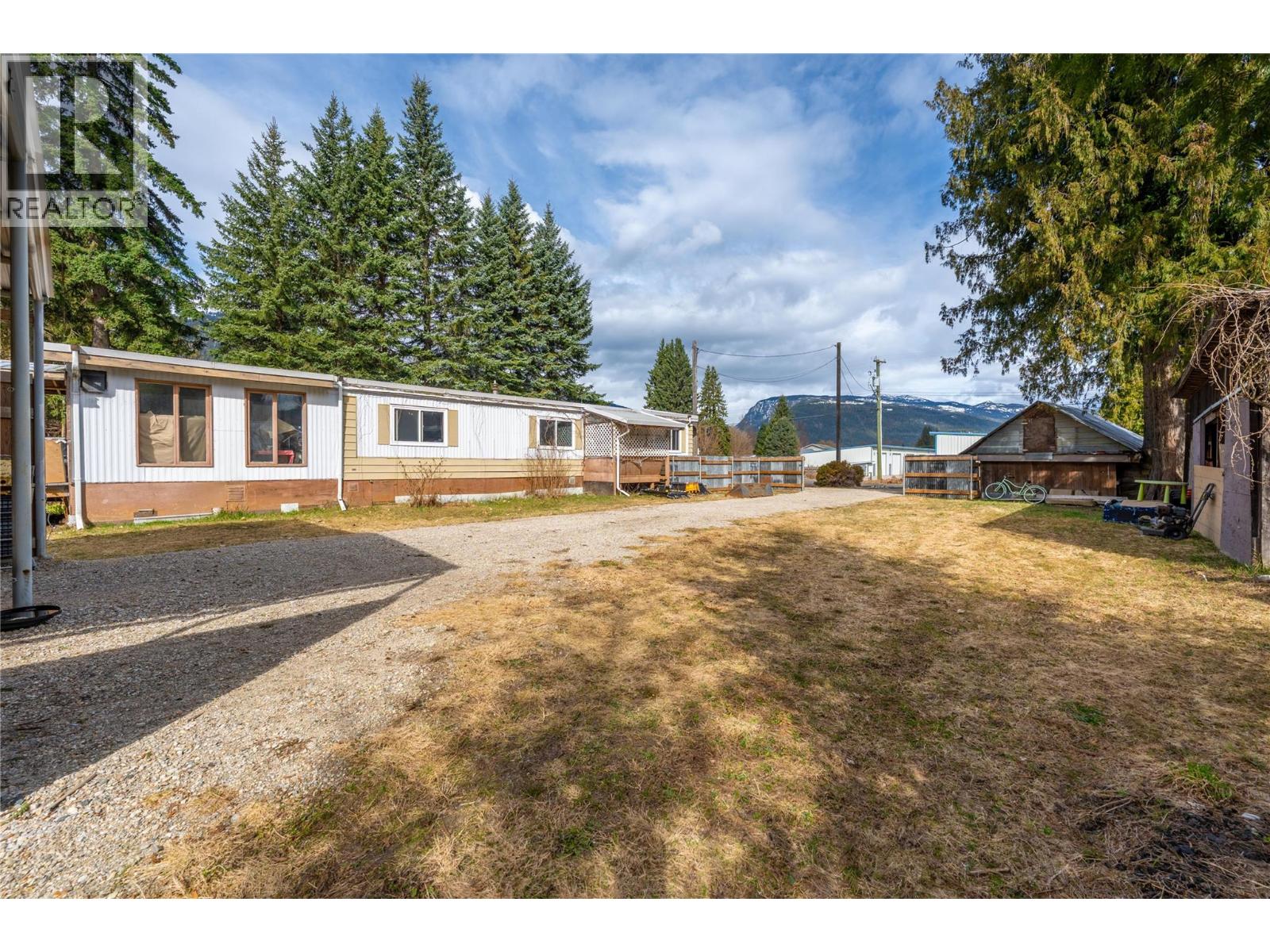 1657 Illinisky Road, Revelstoke, British Columbia  V0E 3K0 - Photo 7 - 10382619