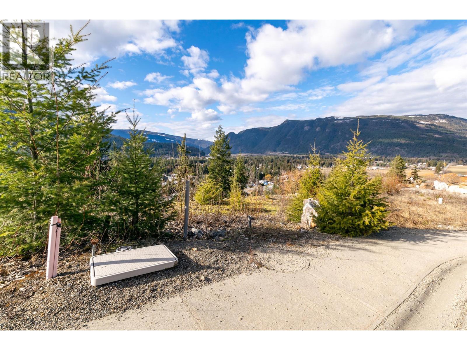 274 Bayview Drive, Sicamous, British Columbia  V0E 2V1 - Photo 4 - 10376851