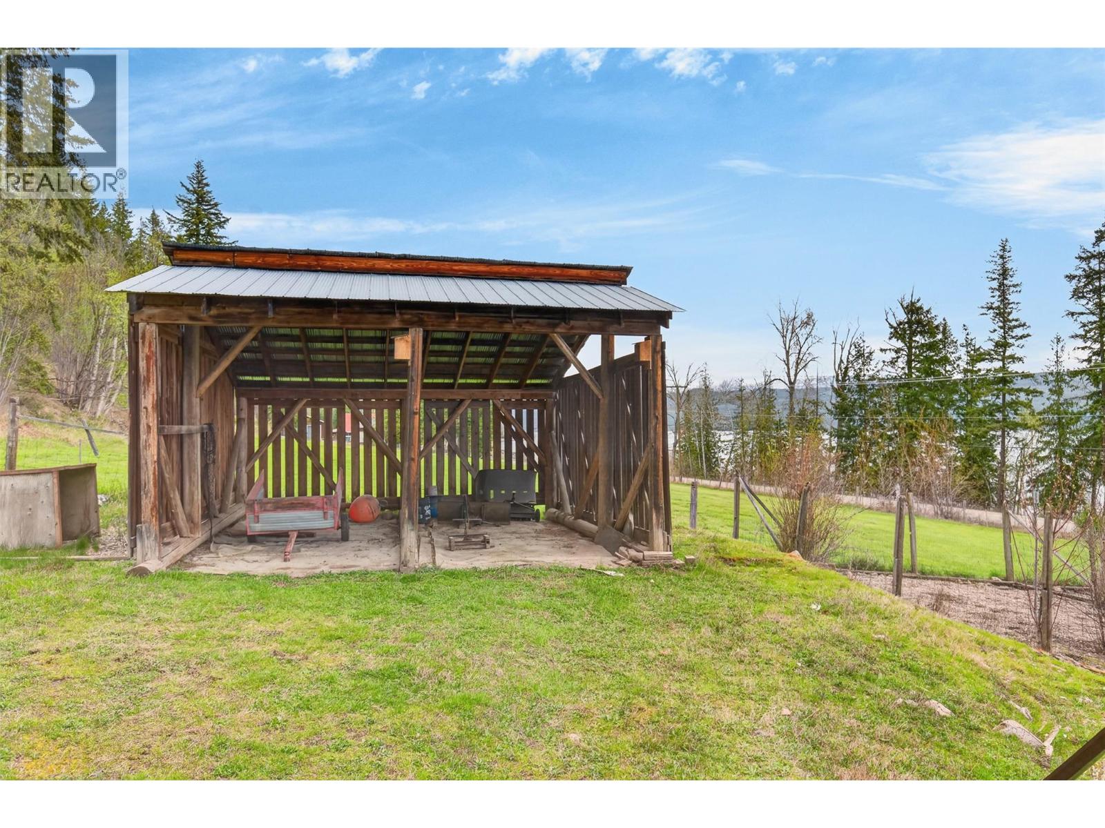 7483 Squilax-Anglemont Road, Anglemont, British Columbia  V0E 1M8 - Photo 11 - 10383724