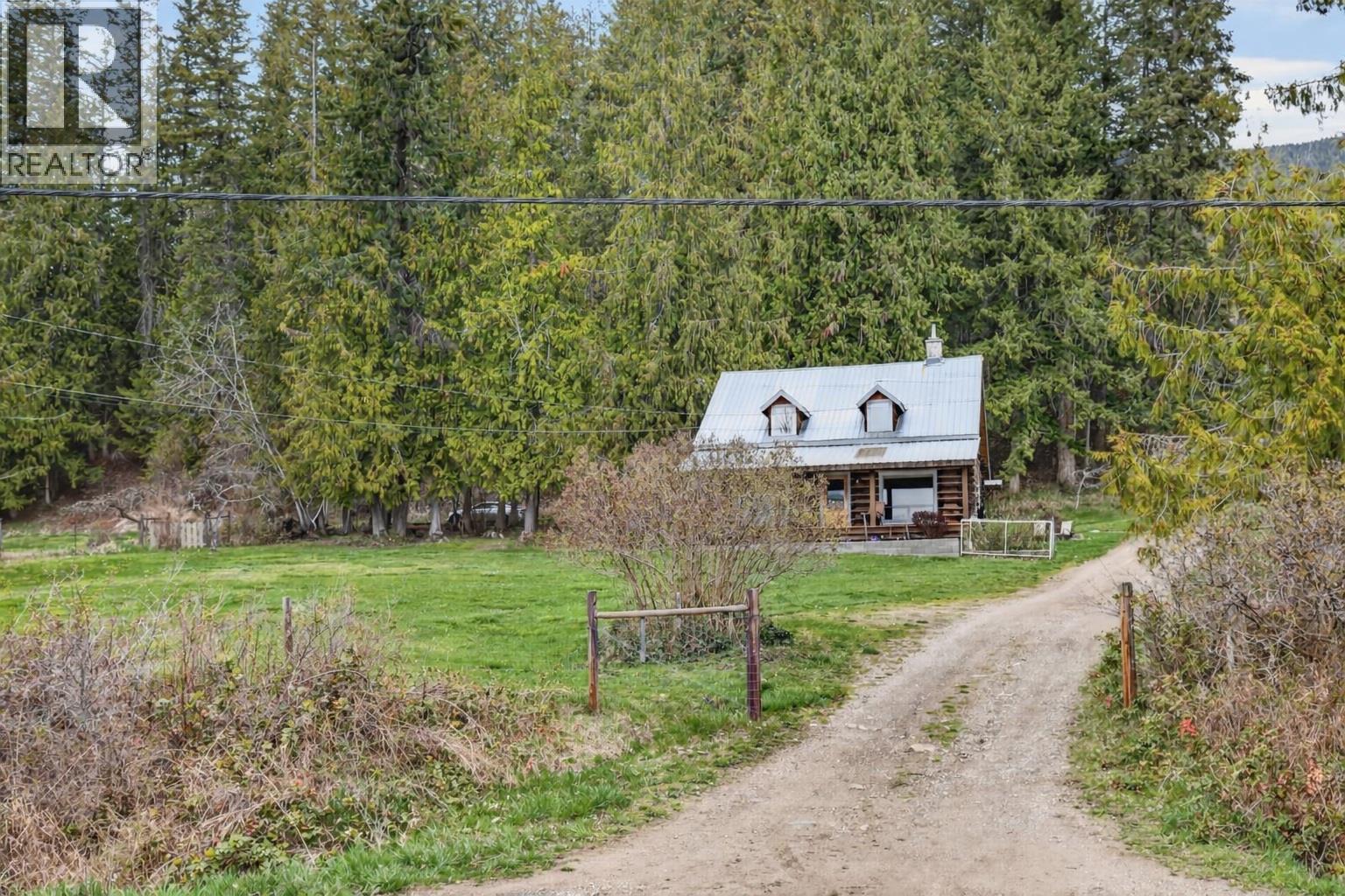 7483 Squilax-Anglemont Road, Anglemont, British Columbia  V0E 1M8 - Photo 14 - 10383724