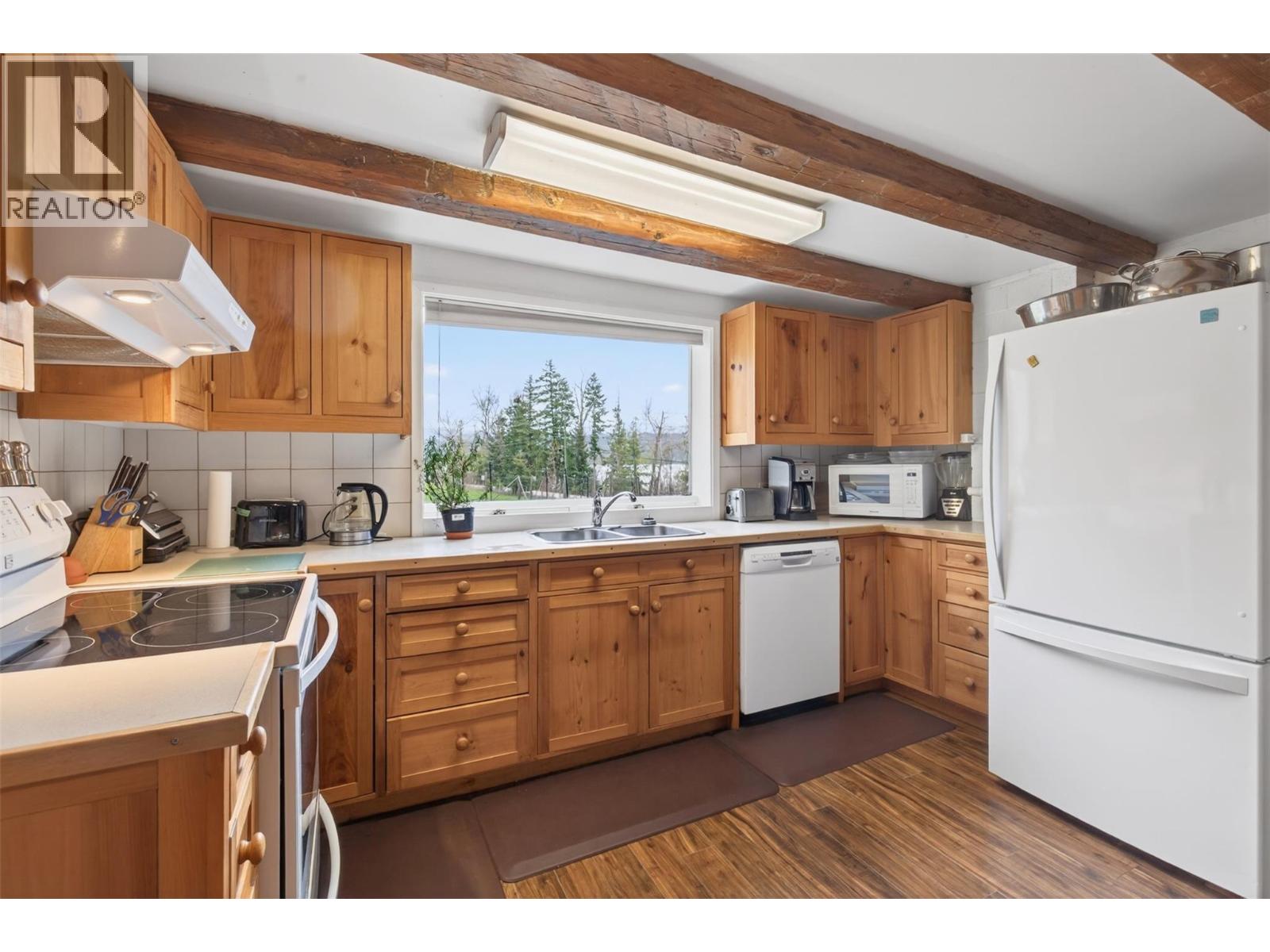 7483 Squilax-Anglemont Road, Anglemont, British Columbia  V0E 1M8 - Photo 15 - 10383724