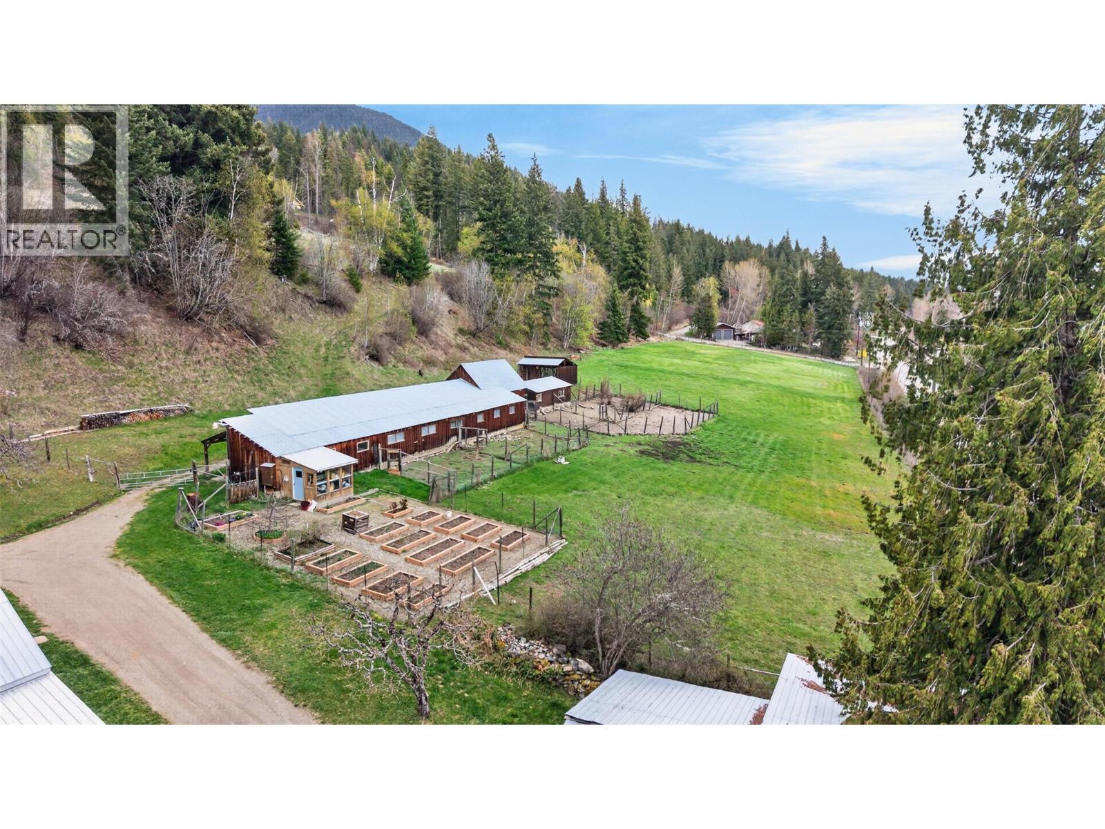 7483 Squilax-Anglemont Road, Anglemont, British Columbia  V0E 1M8 - Photo 37 - 10383724