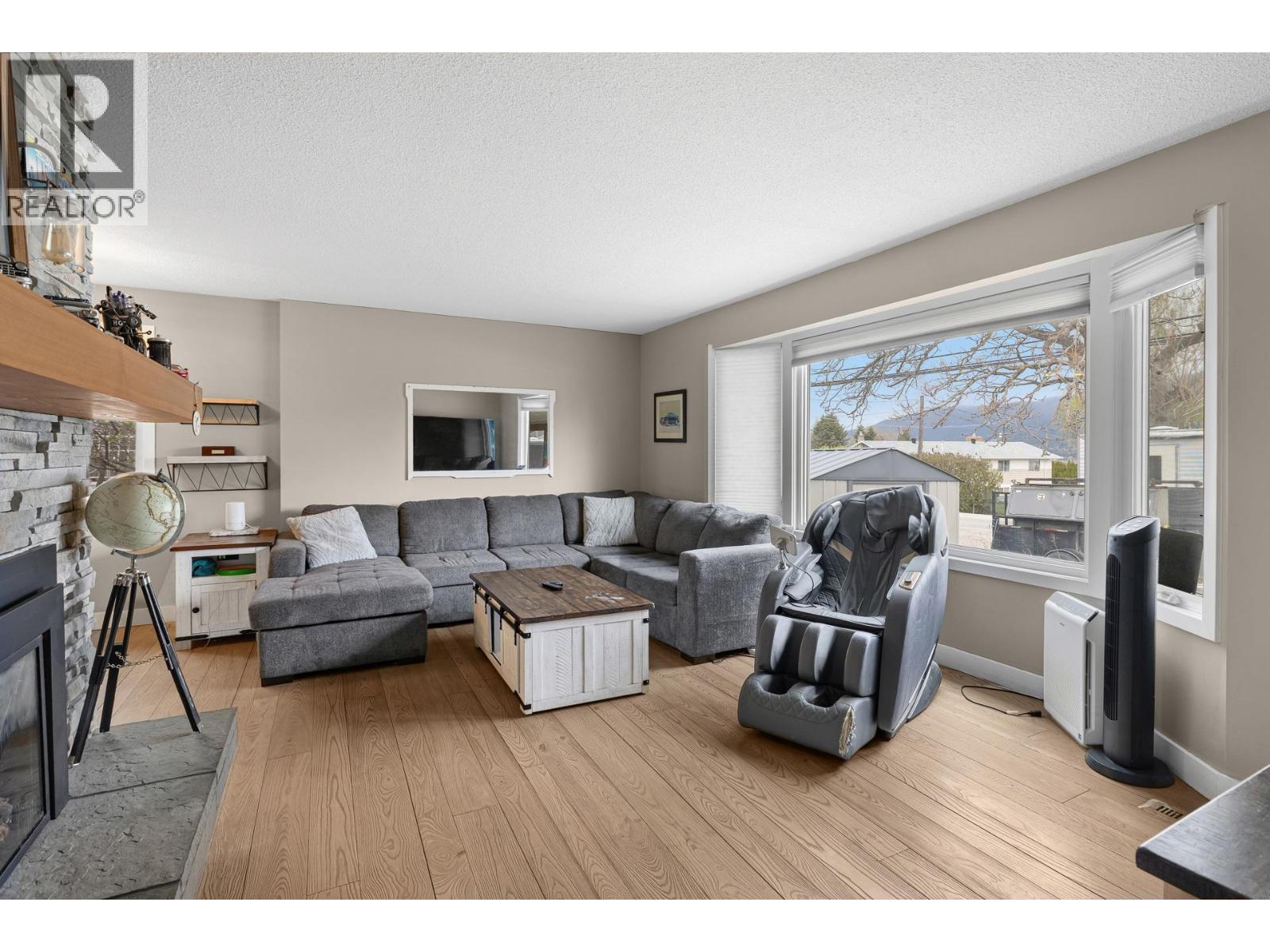 11438 Okanagan Centre Road E, Lake Country, British Columbia  V4V 1G7 - Photo 6 - 10383703