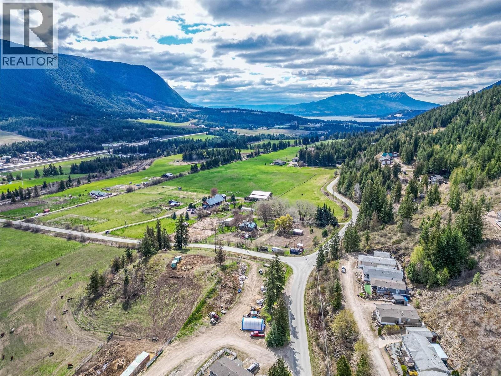 1885 Tappen Notch Hill Road Unit# 2, Tappen, British Columbia  V0E 2X3 - Photo 33 - 10383895