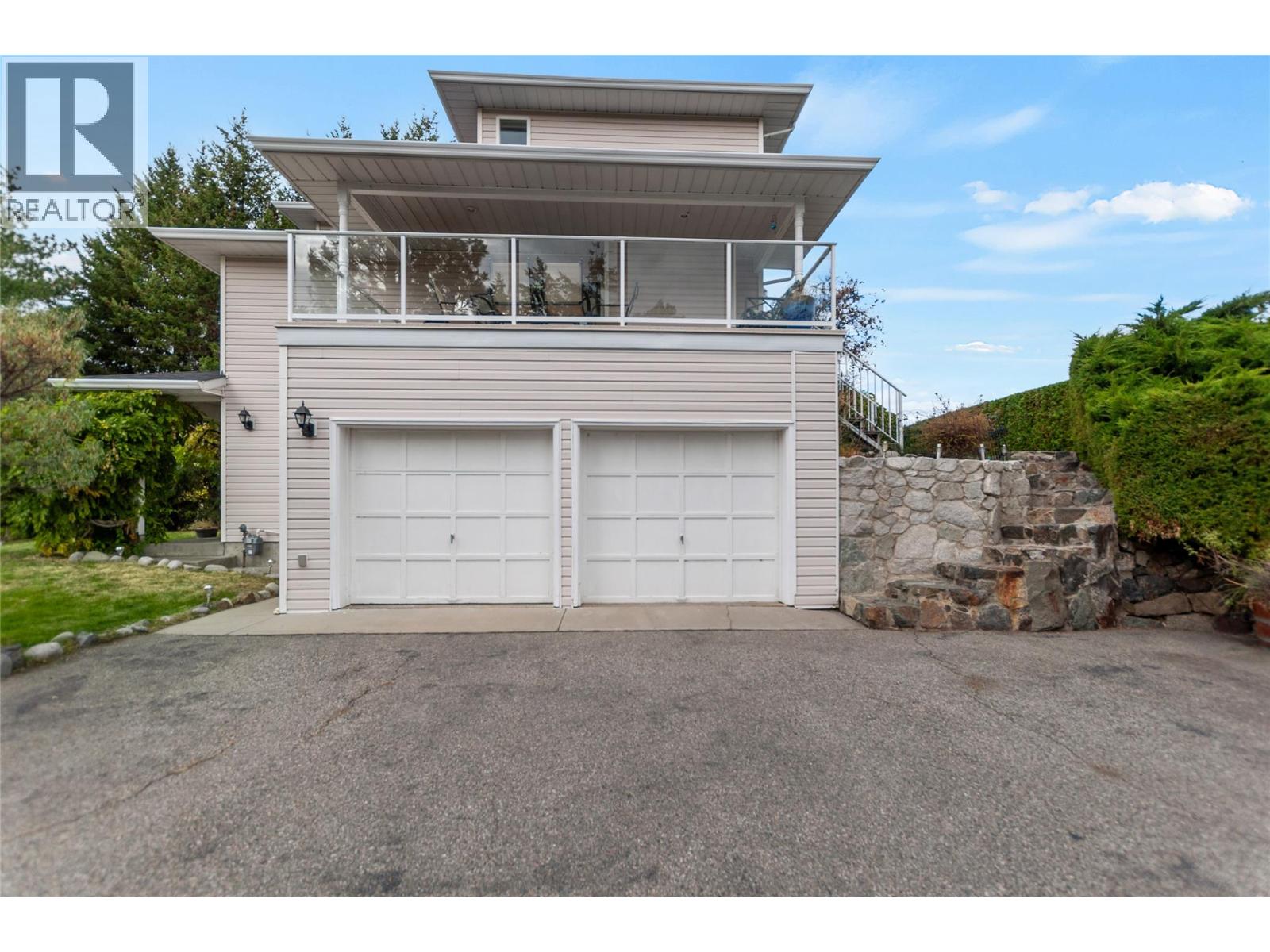 100 Spruce Avenue, Kaleden, British Columbia  V0H 1K0 - Photo 3 - 10383492