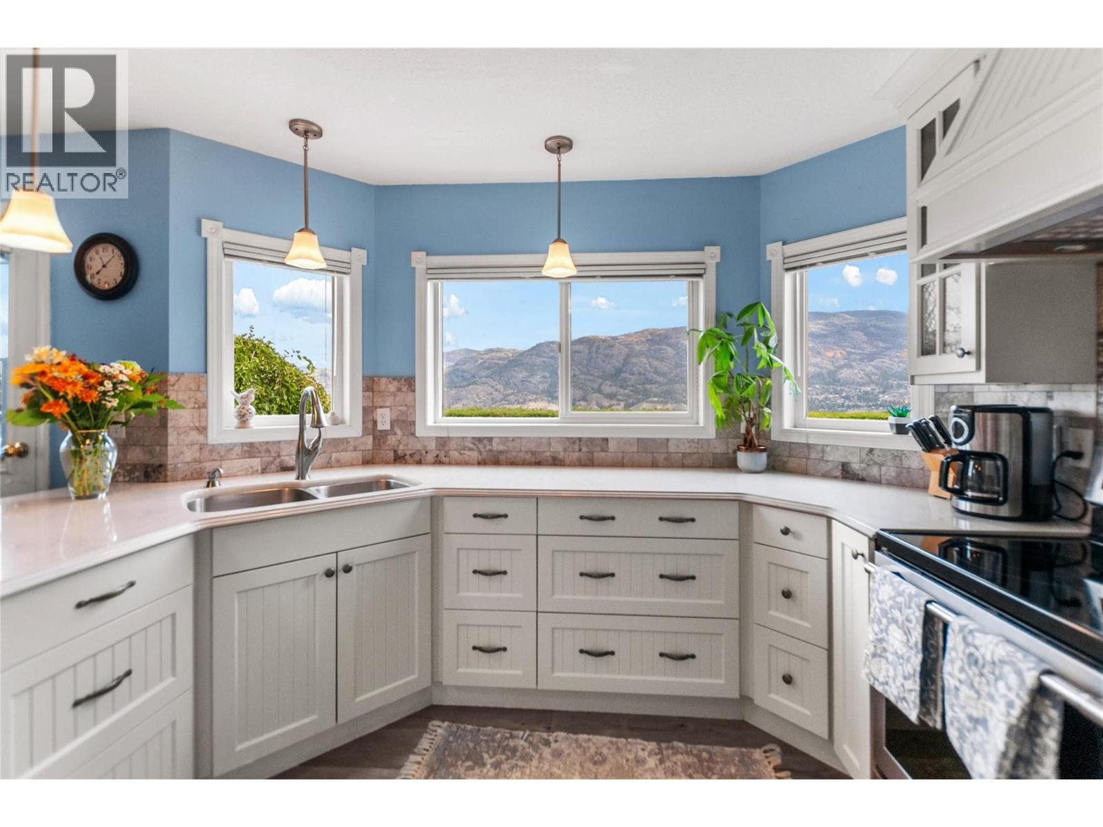 100 Spruce Avenue, Kaleden, British Columbia  V0H 1K0 - Photo 9 - 10383492