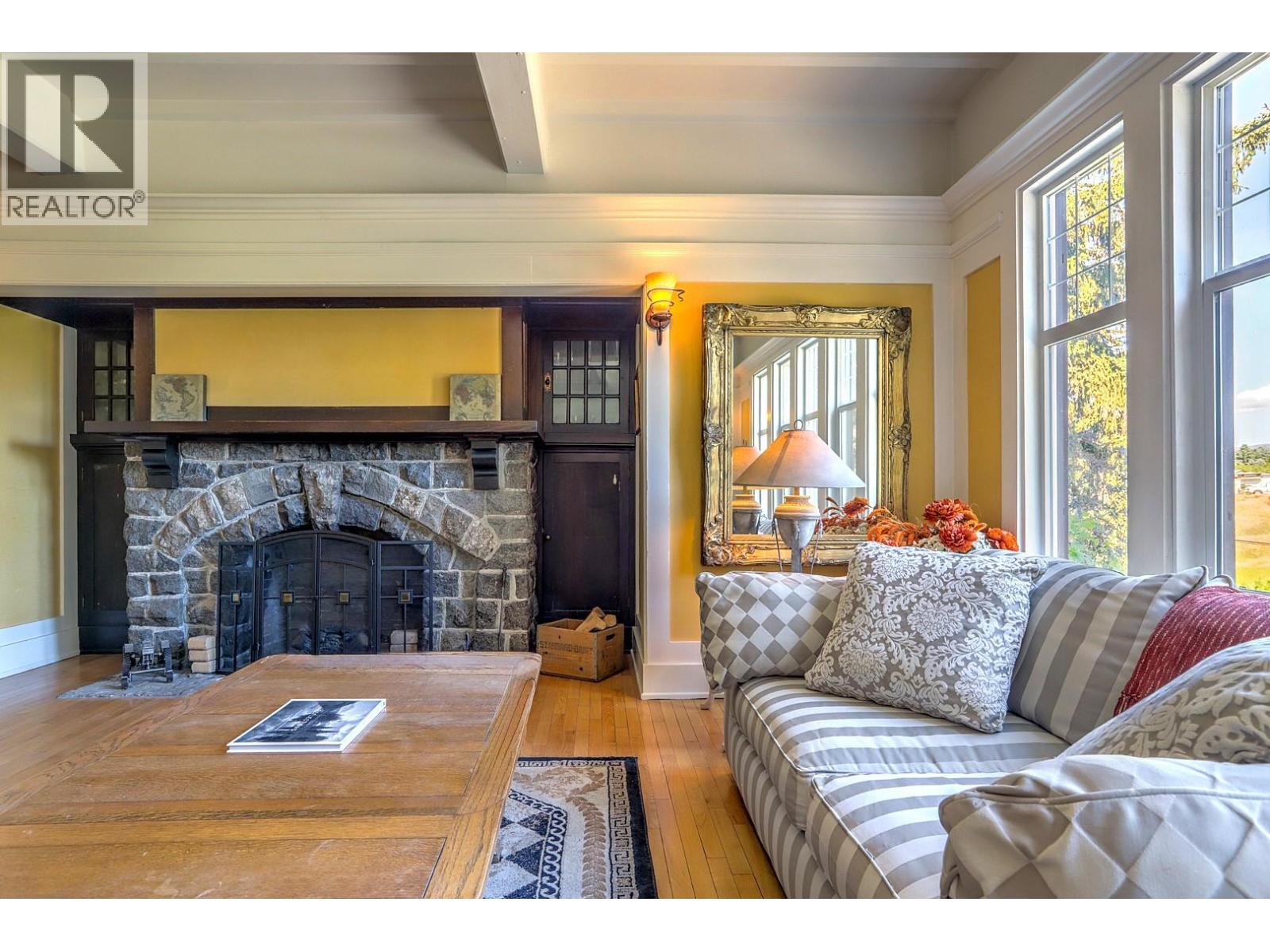 5482 Silver Star Road, Vernon, British Columbia  V1B 3K4 - Photo 10 - 10373883