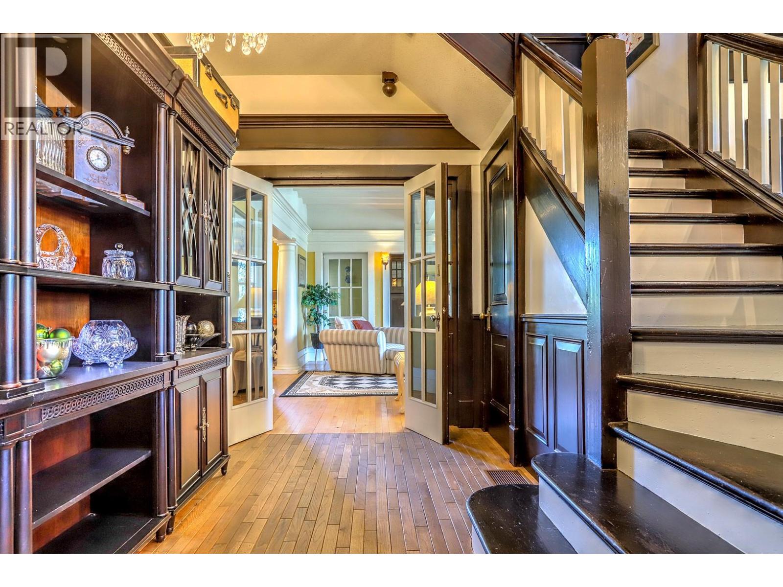 5482 Silver Star Road, Vernon, British Columbia  V1B 3K4 - Photo 6 - 10373883