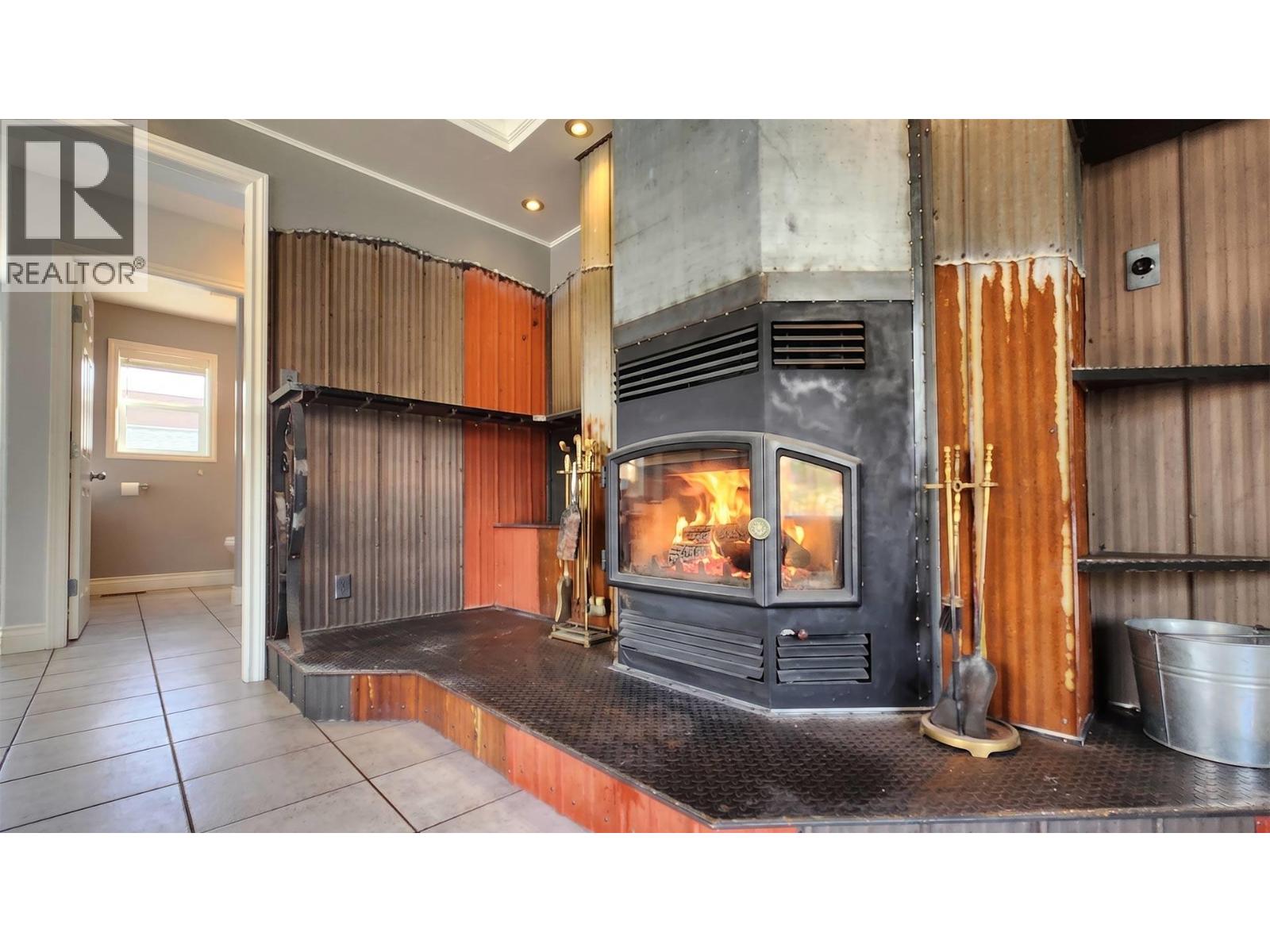 501 5th Avenue, Castlegar, British Columbia  V1N 1W1 - Photo 10 - 10383908