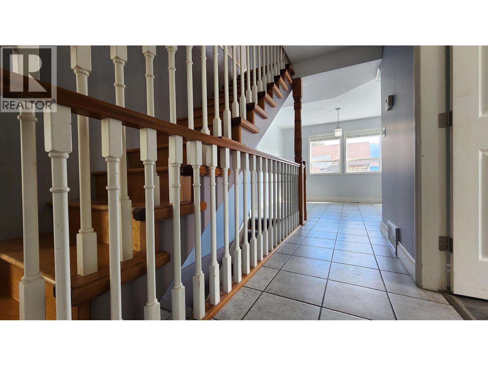 501 5th Avenue, Castlegar, British Columbia  V1N 1W1 - Photo 16 - 10383908