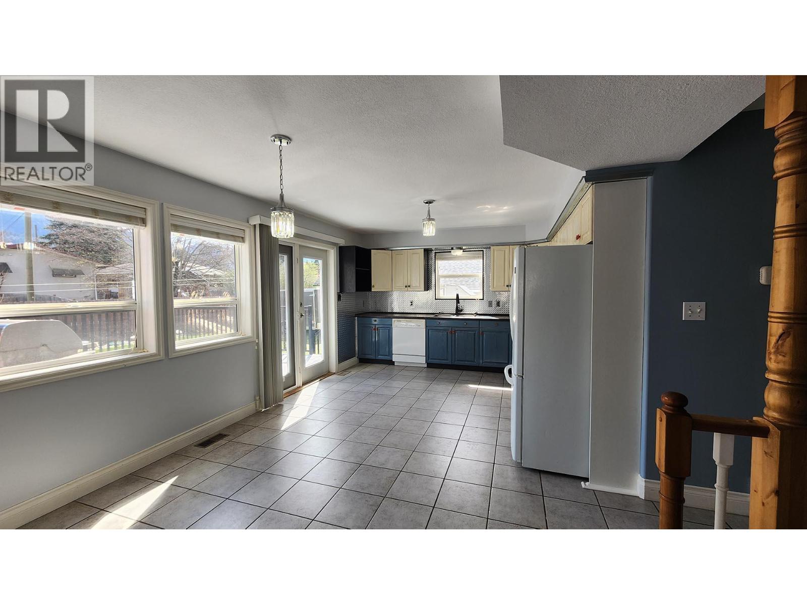 501 5th Avenue, Castlegar, British Columbia  V1N 1W1 - Photo 18 - 10383908