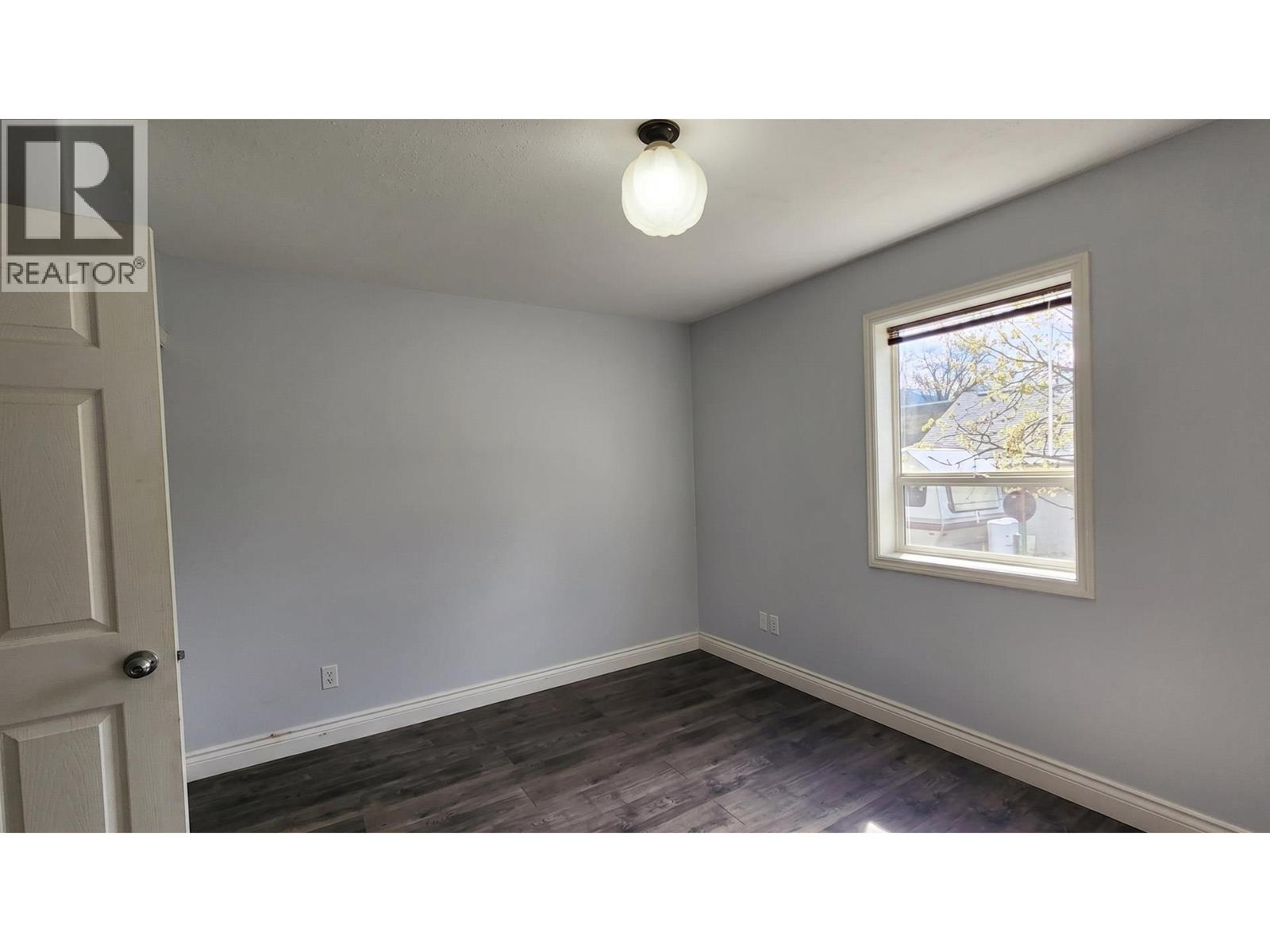 501 5th Avenue, Castlegar, British Columbia  V1N 1W1 - Photo 25 - 10383908