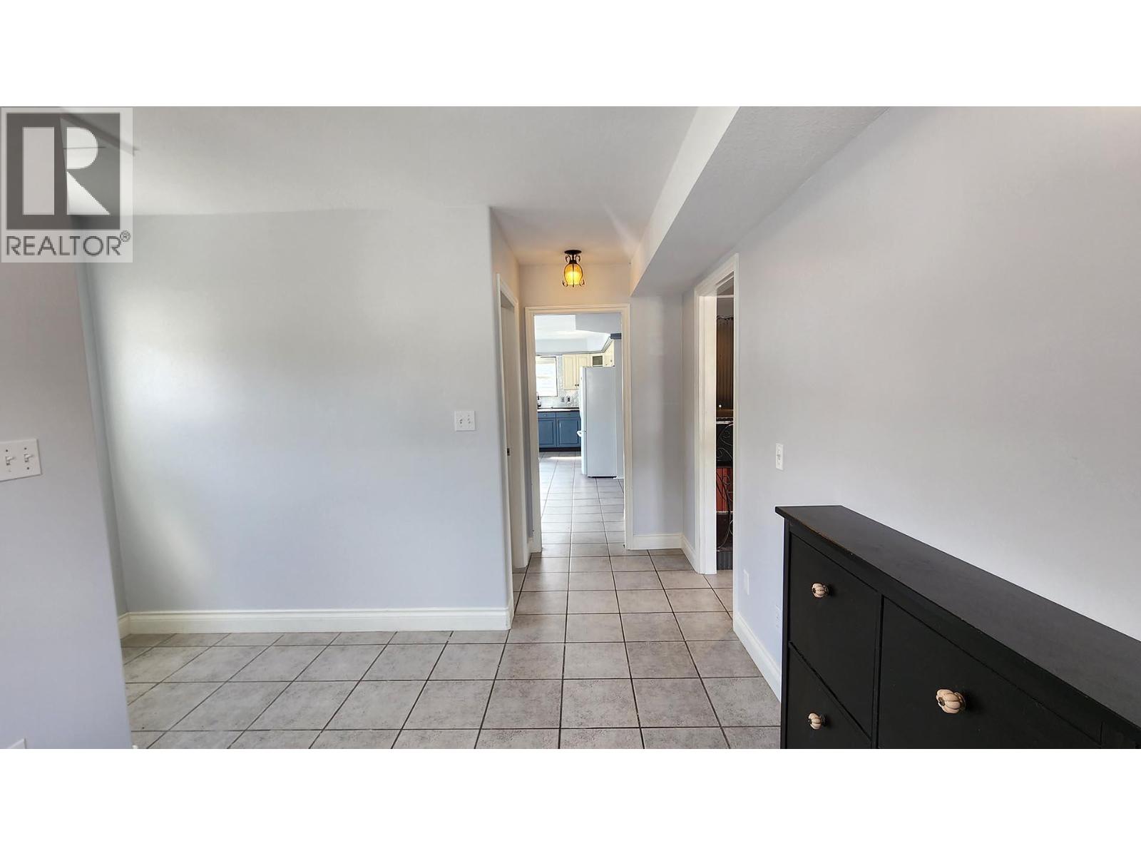 501 5th Avenue, Castlegar, British Columbia  V1N 1W1 - Photo 29 - 10383908