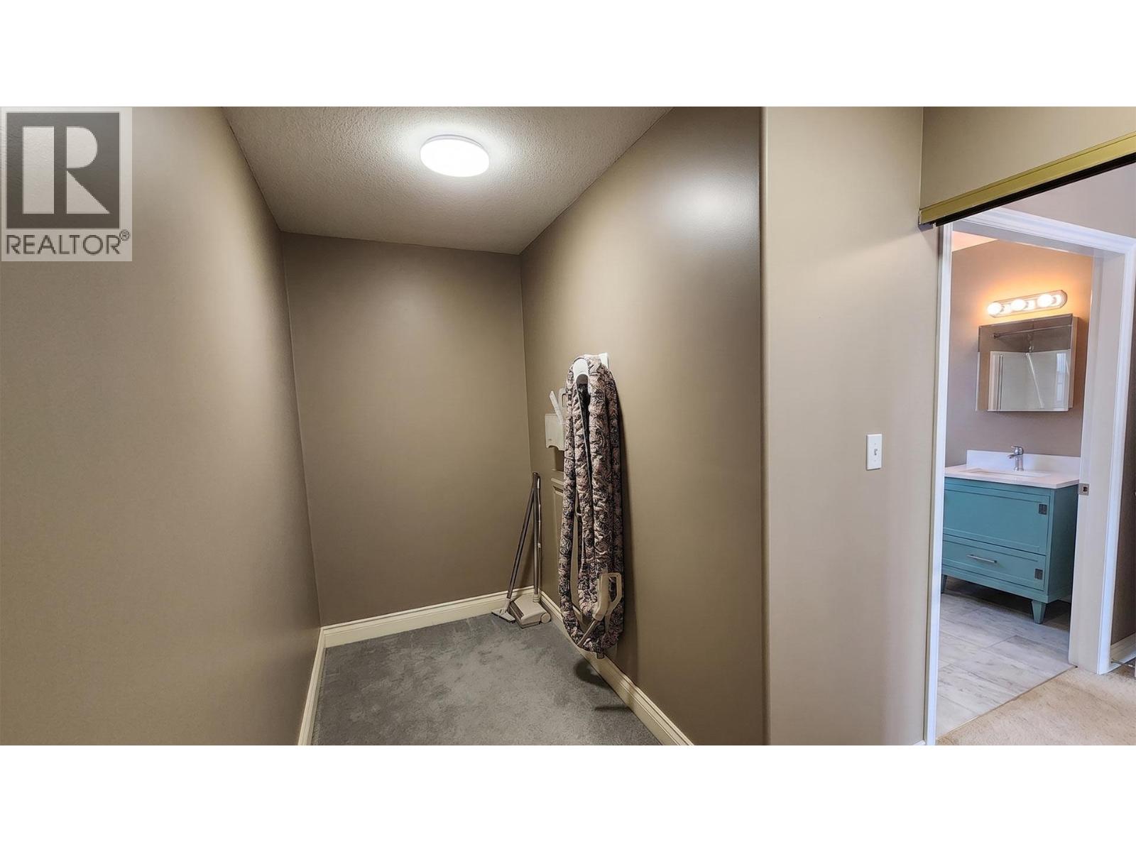 501 5th Avenue, Castlegar, British Columbia  V1N 1W1 - Photo 38 - 10383908