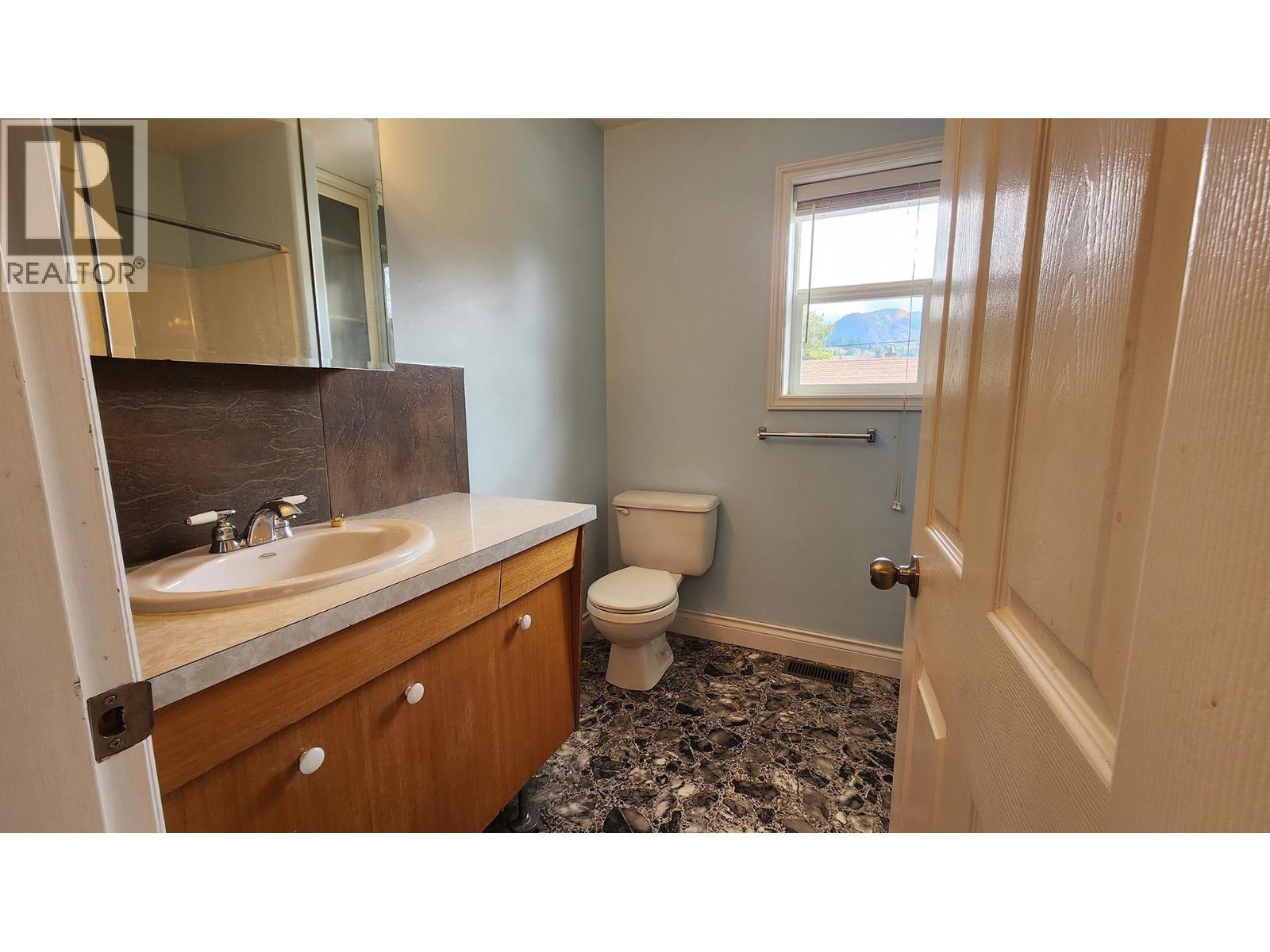 501 5th Avenue, Castlegar, British Columbia  V1N 1W1 - Photo 45 - 10383908