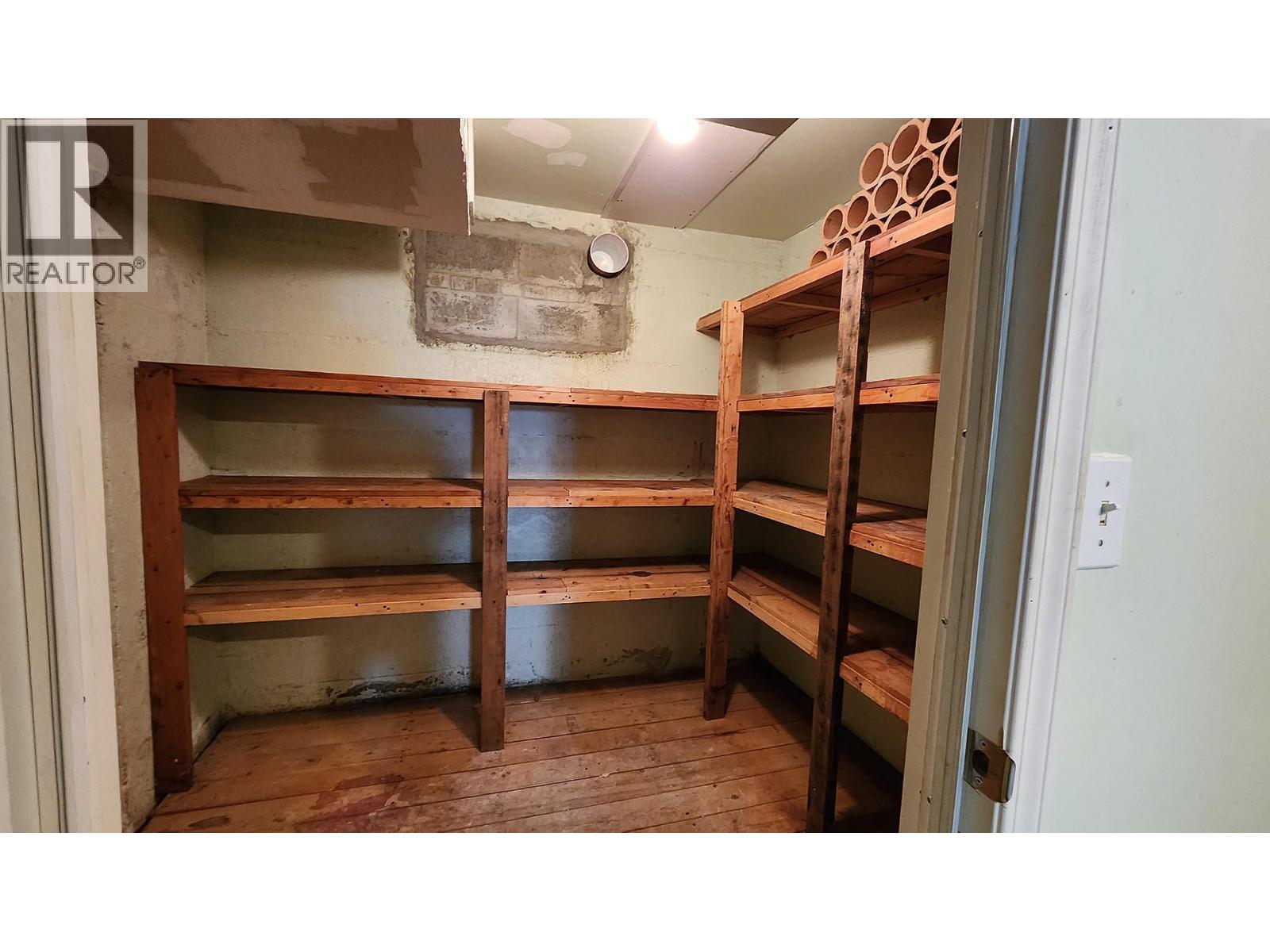 501 5th Avenue, Castlegar, British Columbia  V1N 1W1 - Photo 54 - 10383908