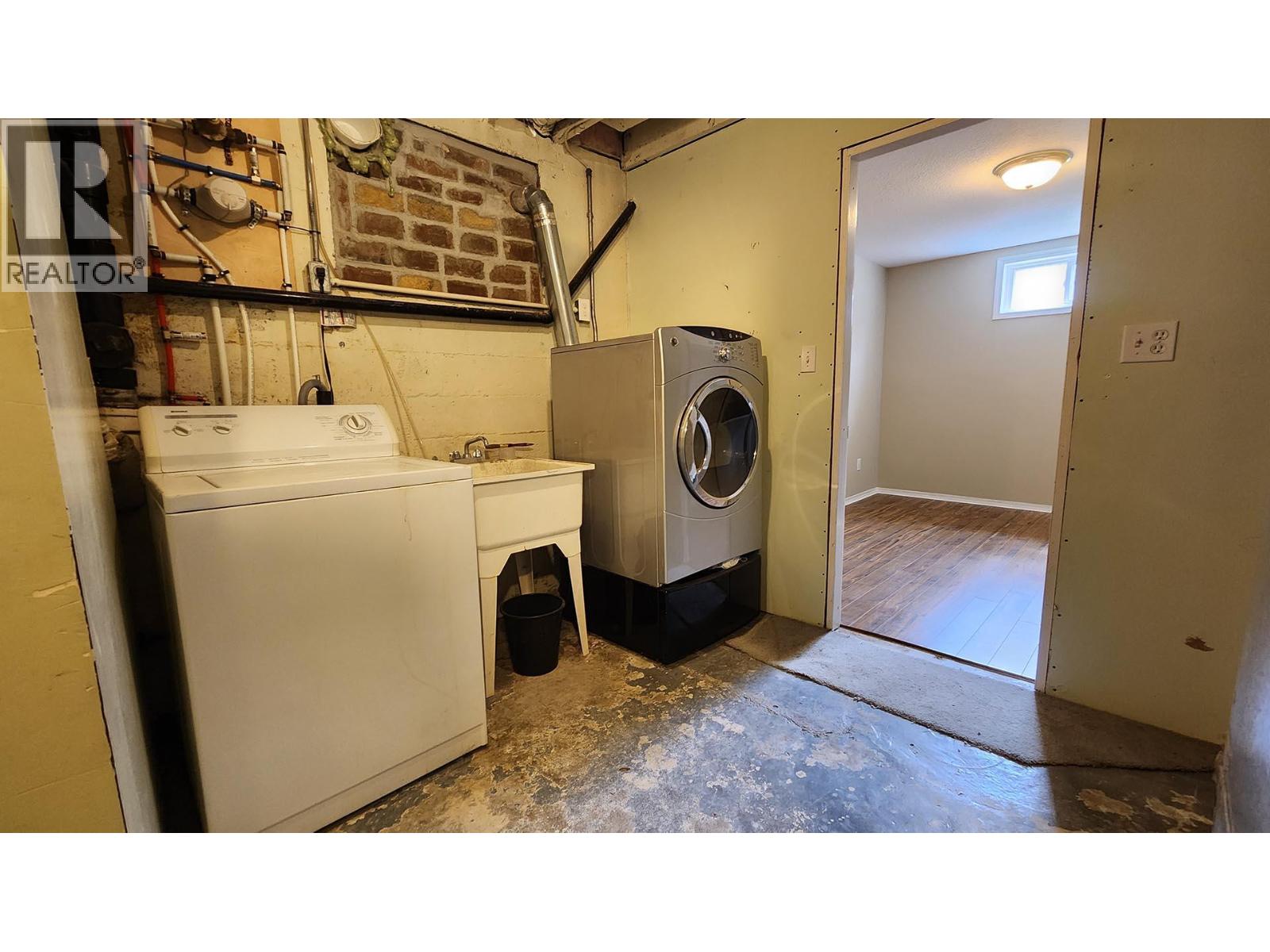 501 5th Avenue, Castlegar, British Columbia  V1N 1W1 - Photo 58 - 10383908