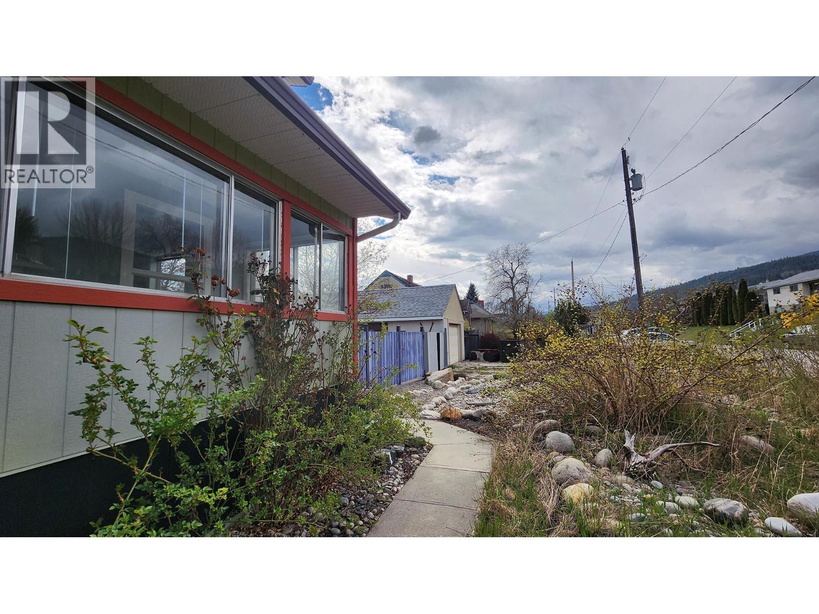 501 5th Avenue, Castlegar, British Columbia  V1N 1W1 - Photo 64 - 10383908