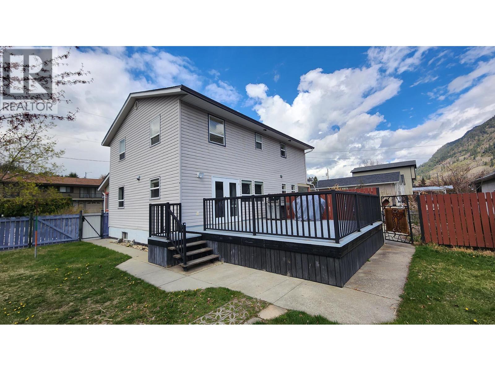 501 5th Avenue, Castlegar, British Columbia  V1N 1W1 - Photo 74 - 10383908