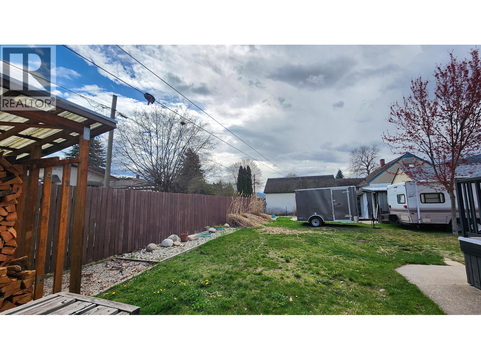 501 5th Avenue, Castlegar, British Columbia  V1N 1W1 - Photo 76 - 10383908