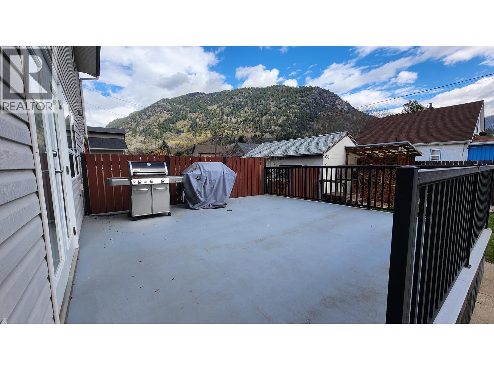 501 5th Avenue, Castlegar, British Columbia  V1N 1W1 - Photo 80 - 10383908