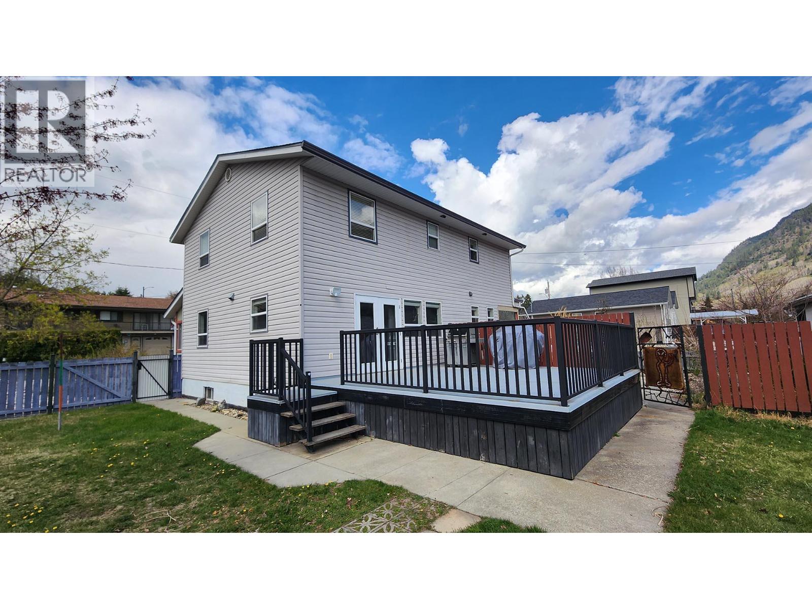 501 5th Avenue, Castlegar, British Columbia  V1N 1W1 - Photo 89 - 10383908