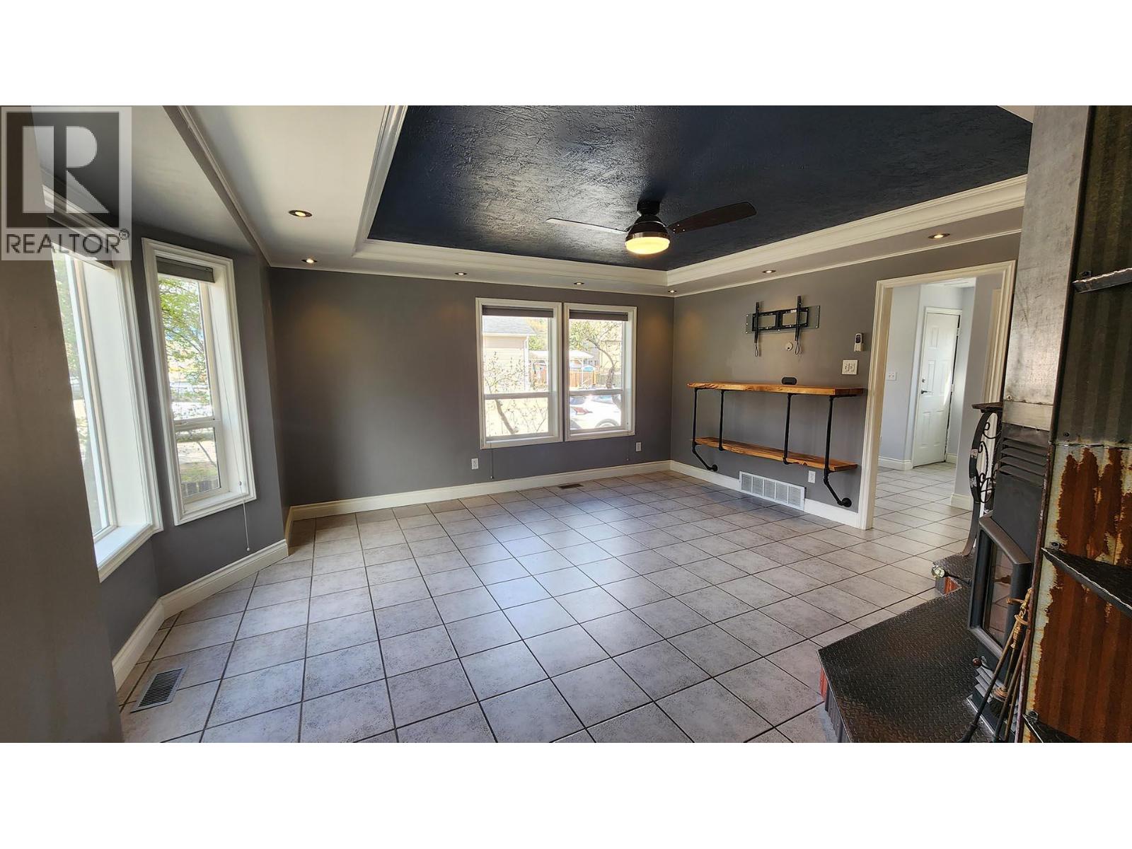 501 5th Avenue, Castlegar, British Columbia  V1N 1W1 - Photo 9 - 10383908