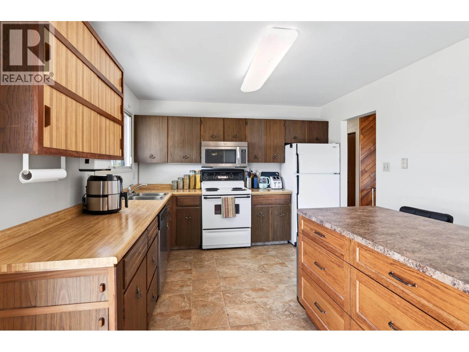 1132 Windbreak Street, Kamloops, British Columbia  V2B 5R2 - Photo 10 - 10383685