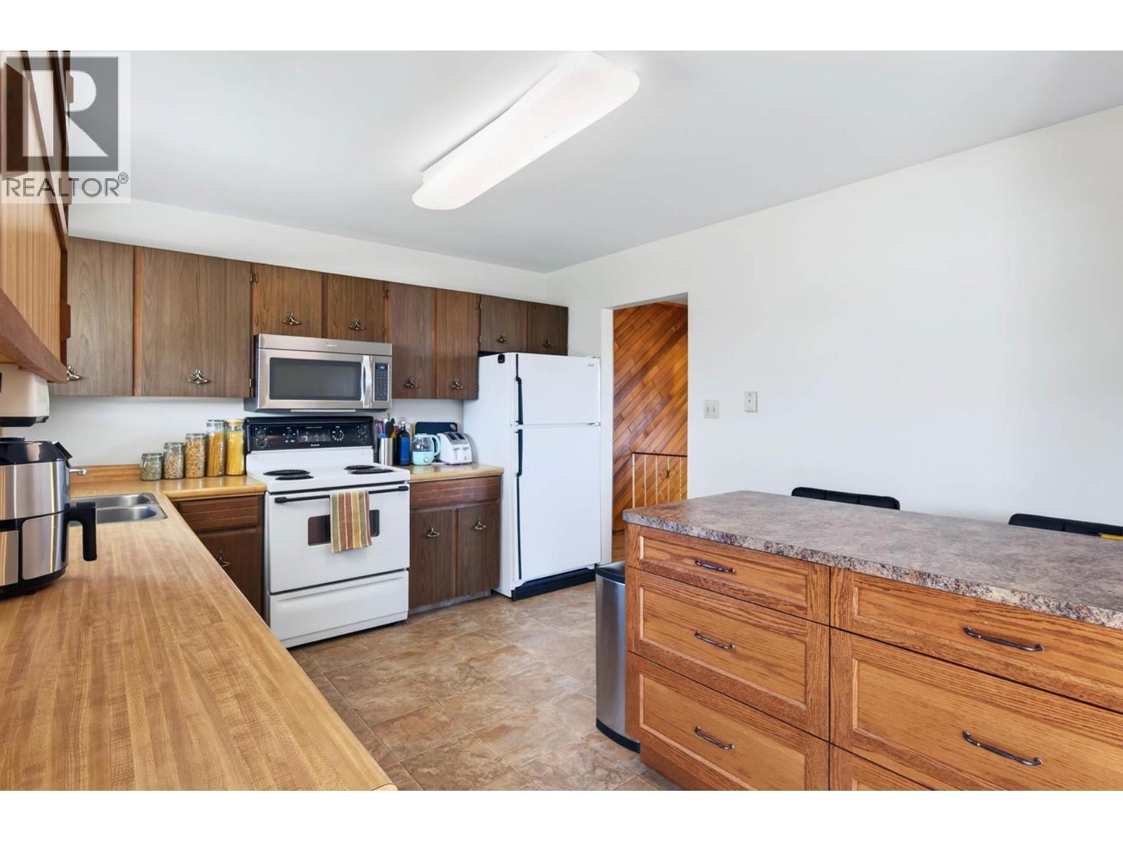 1132 Windbreak Street, Kamloops, British Columbia  V2B 5R2 - Photo 12 - 10383685