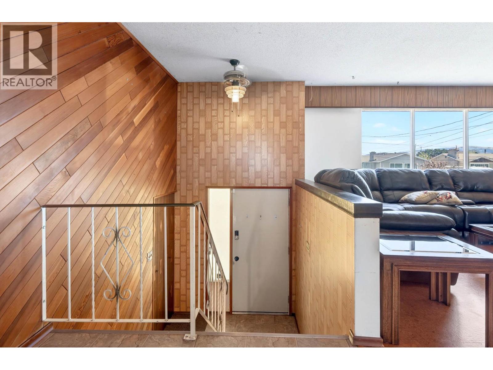 1132 Windbreak Street, Kamloops, British Columbia  V2B 5R2 - Photo 3 - 10383685