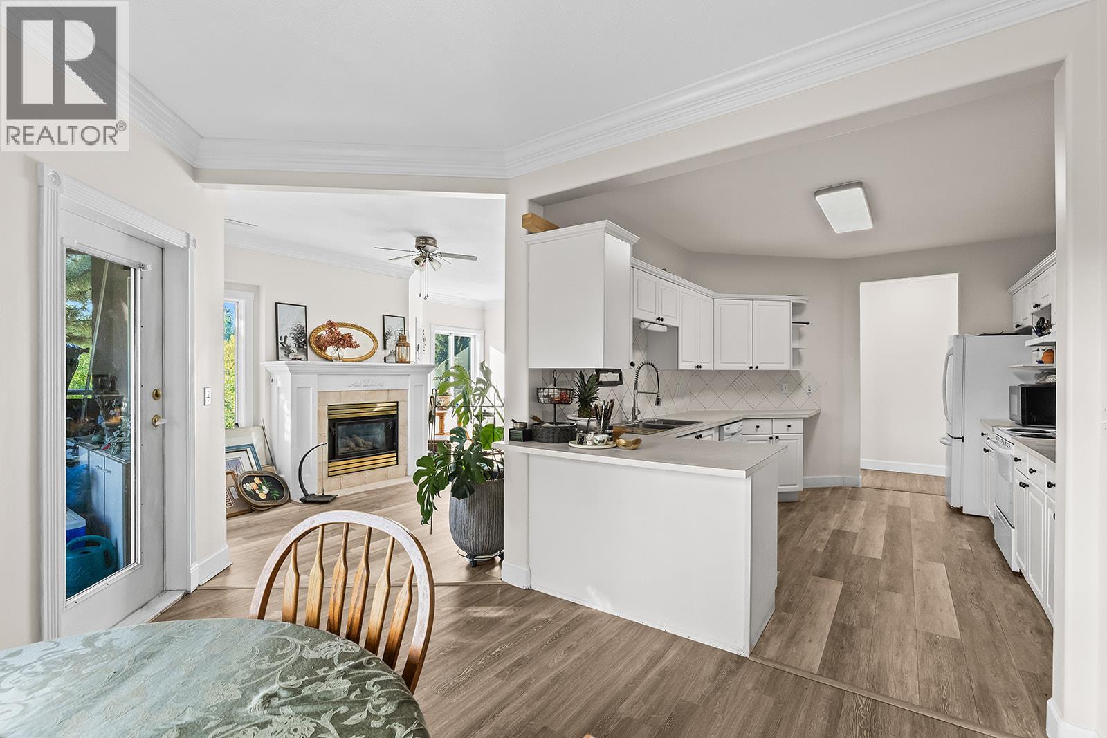 1940 Richter Street Unit# 203, Kelowna, British Columbia  V1Y 2N2 - Photo 3 - 10383813