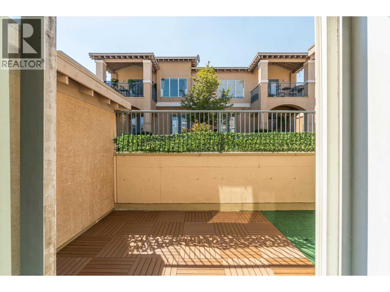 875 Sahali Terrace Unit# 204, Kamloops, British Columbia  V2C 6W8 - Photo 2 - 10382923