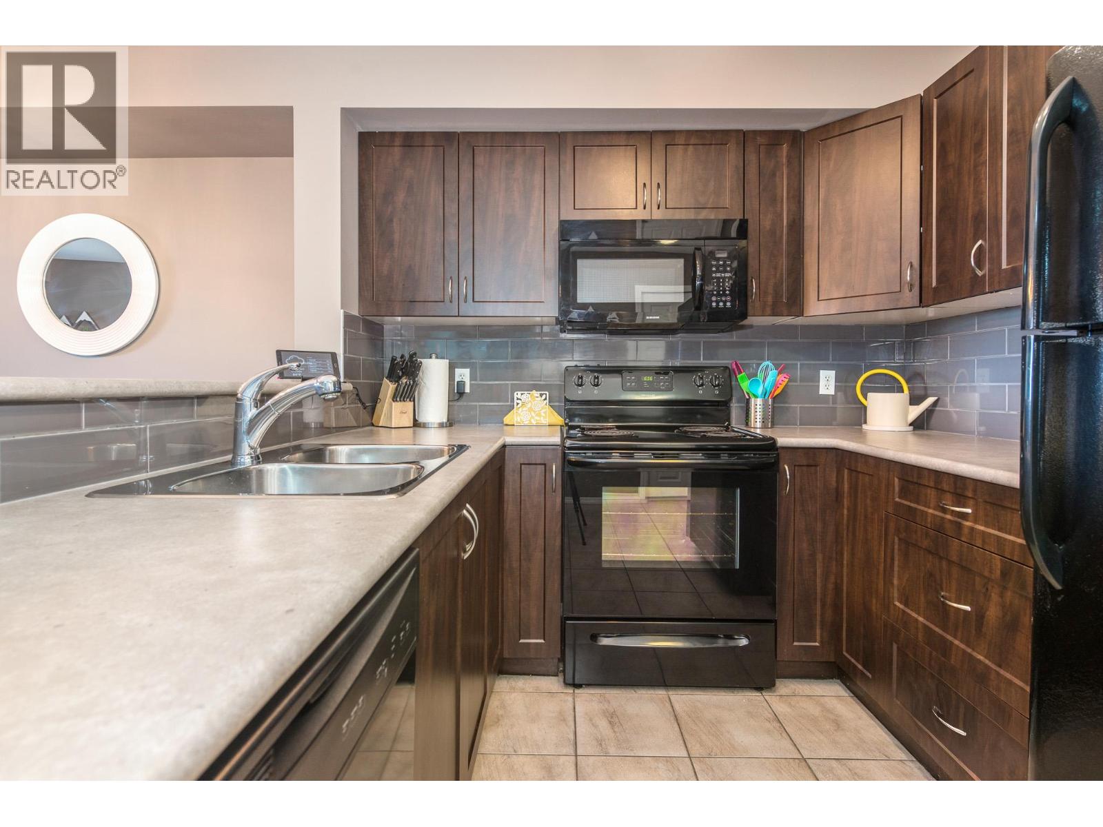 205 Third Avenue Unit# 2305, Invermere, British Columbia  V0A 1K0 - Photo 2 - 10381335