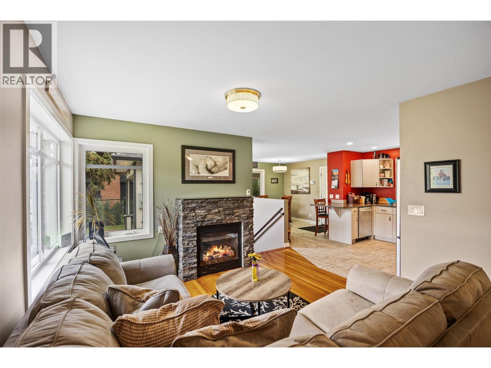 2015 Valleyview Drive, Kamloops, British Columbia  V2C 4C3 - Photo 3 - 10383520