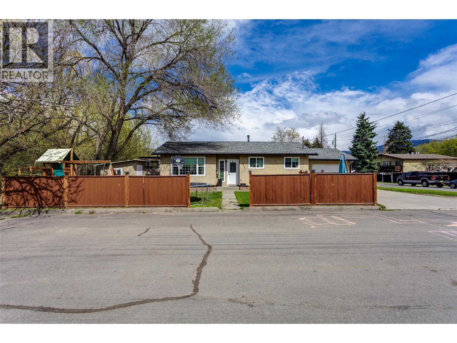 4501 16 Avenue, Vernon, British Columbia  V1T 6P5 - Photo 2 - 10383387