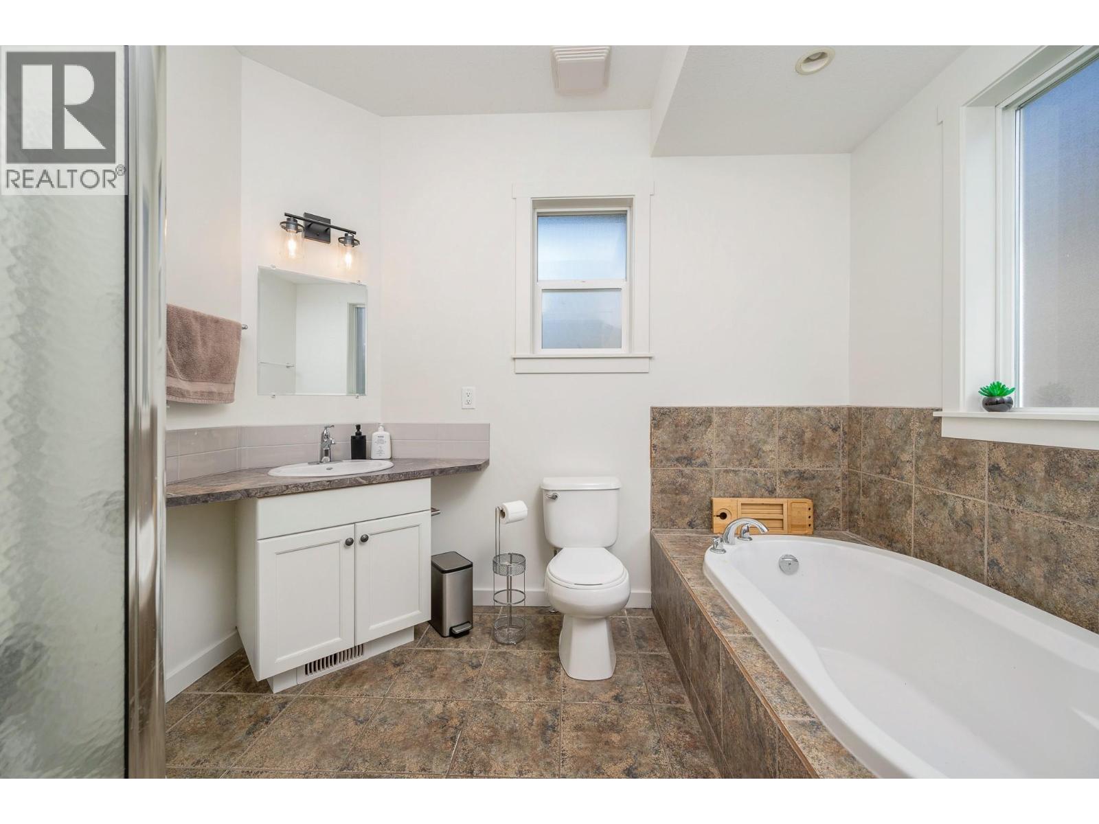 991 Mt Begbie Drive, Vernon, British Columbia  V1B 2Z5 - Photo 24 - 10383161