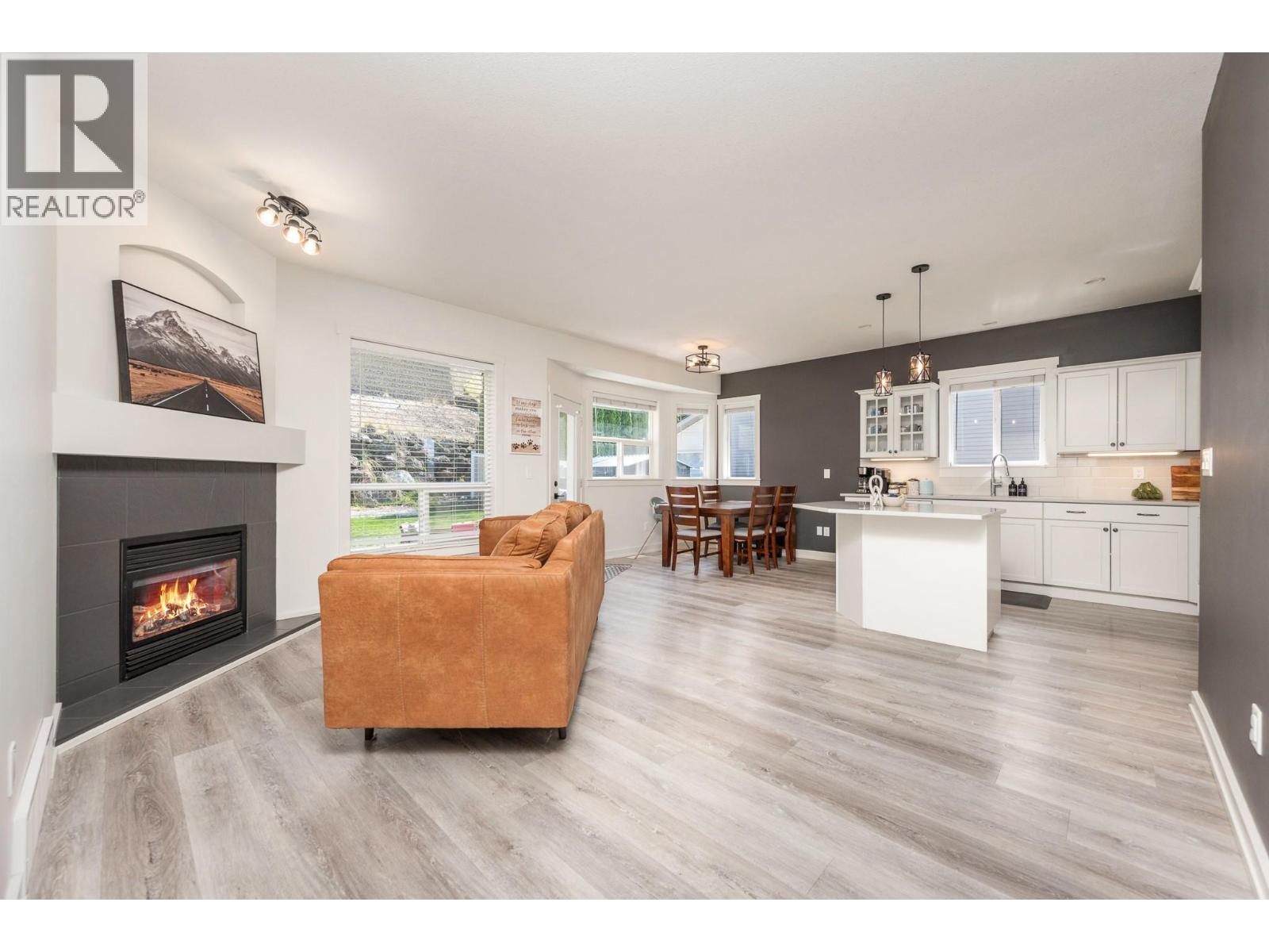 991 Mt Begbie Drive, Vernon, British Columbia  V1B 2Z5 - Photo 8 - 10383161