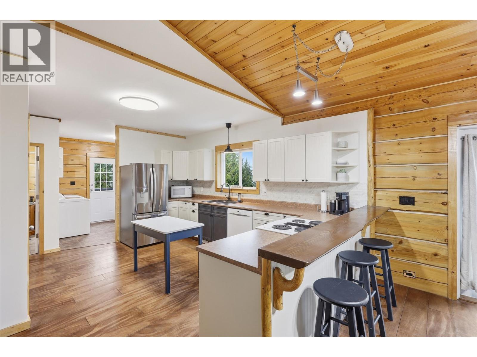 2233 Wildflower Lane, Sorrento, British Columbia  V0E 2W1 - Photo 10 - 10383944