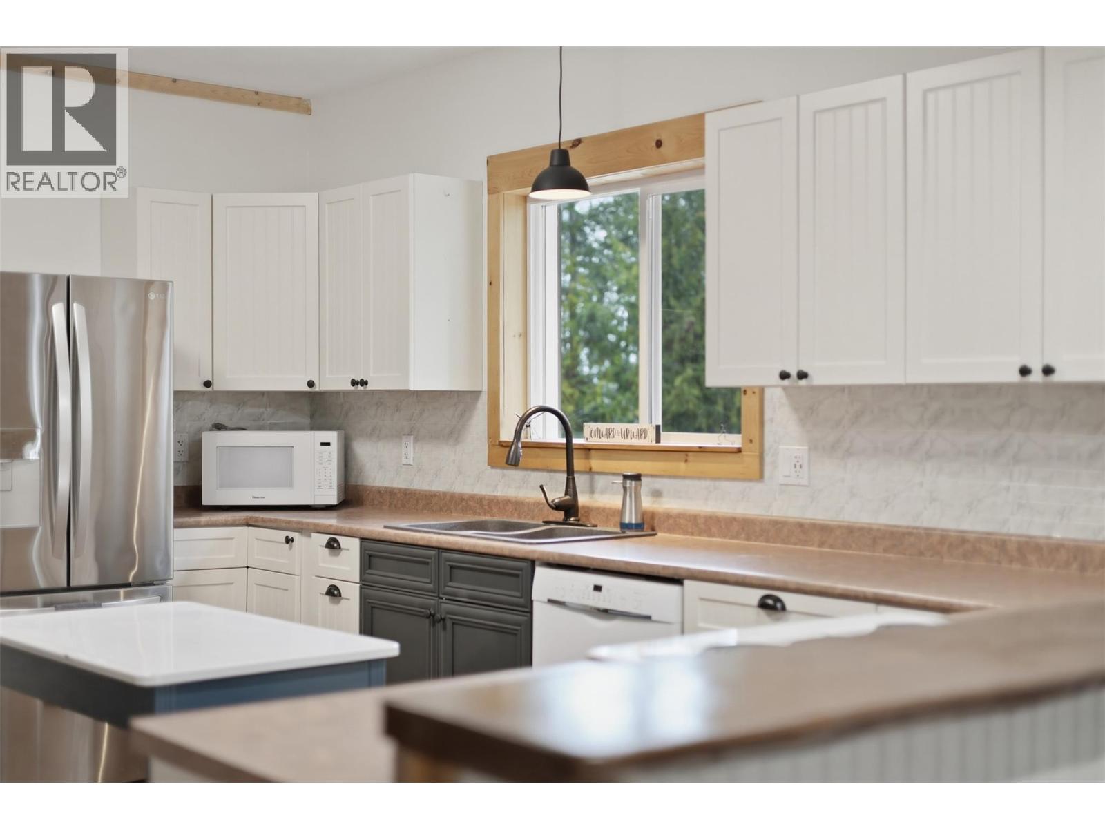 2233 Wildflower Lane, Sorrento, British Columbia  V0E 2W1 - Photo 11 - 10383944