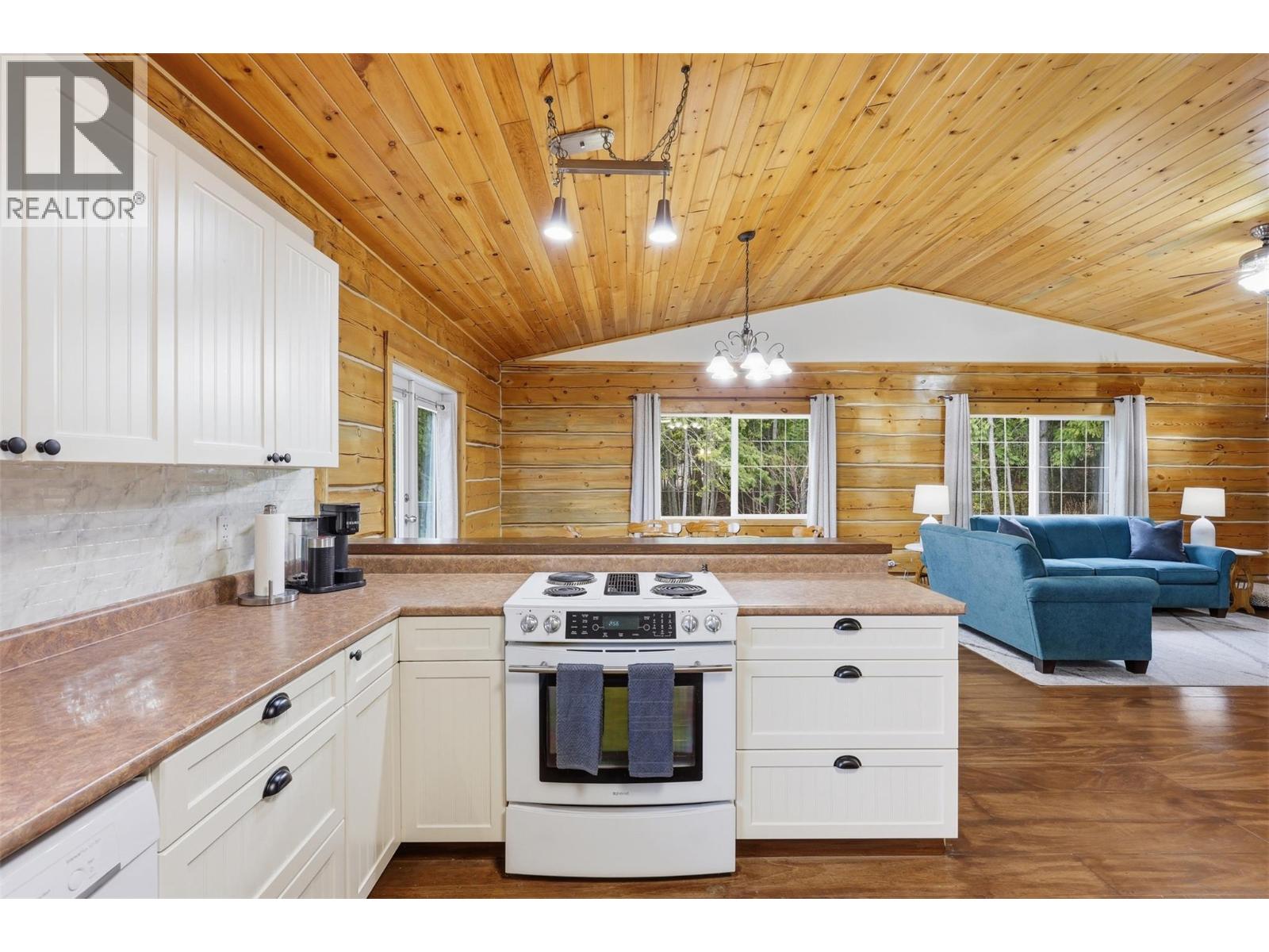 2233 Wildflower Lane, Sorrento, British Columbia  V0E 2W1 - Photo 15 - 10383944