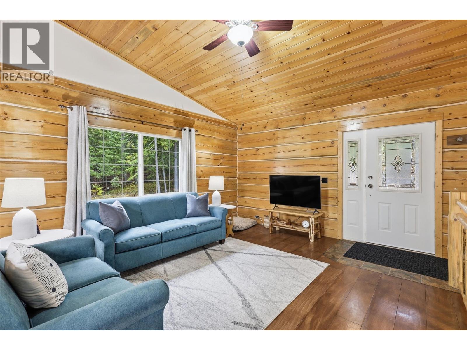 2233 Wildflower Lane, Sorrento, British Columbia  V0E 2W1 - Photo 3 - 10383944