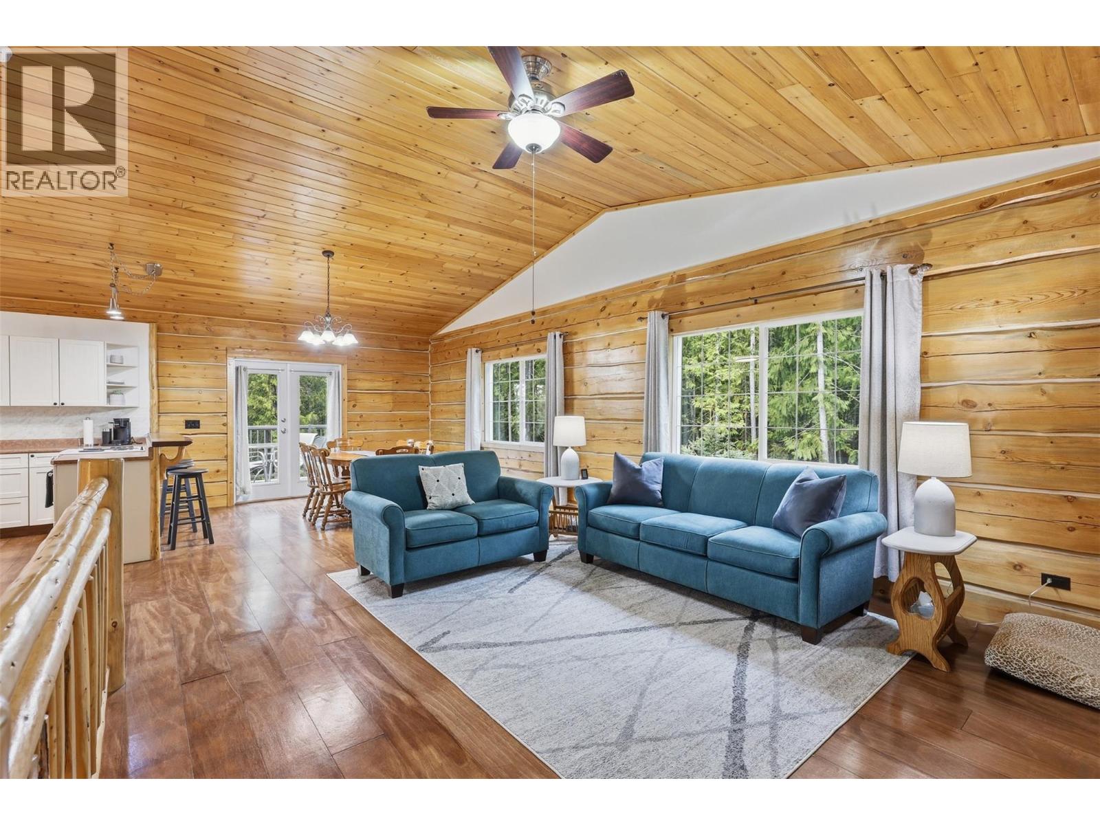 2233 Wildflower Lane, Sorrento, British Columbia  V0E 2W1 - Photo 4 - 10383944