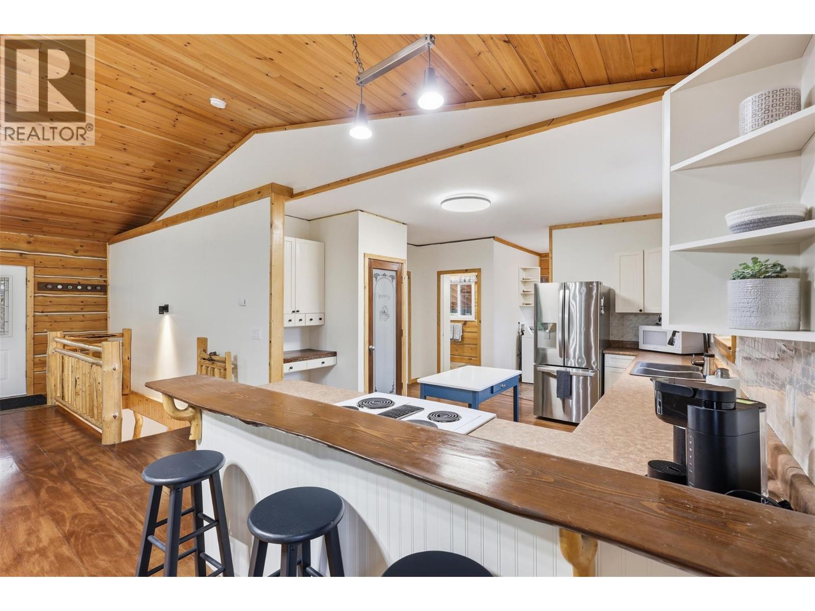 2233 Wildflower Lane, Sorrento, British Columbia  V0E 2W1 - Photo 9 - 10383944