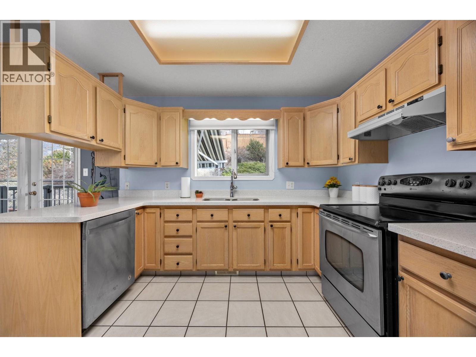 609 Mt Fosthall Place, Vernon, British Columbia  V1B 2W2 - Photo 9 - 10383915